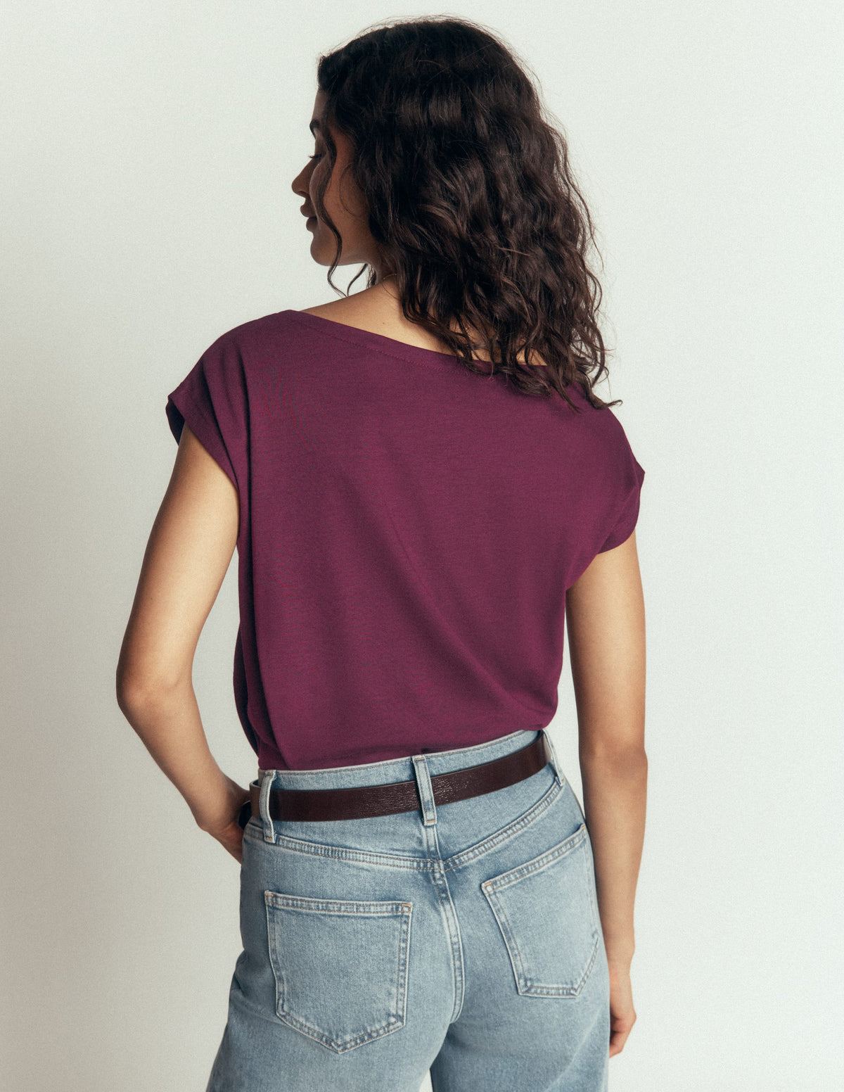Superweiches T-Shirt mit U-Boot-Ausschnitt-Dunkle Kirsche-3