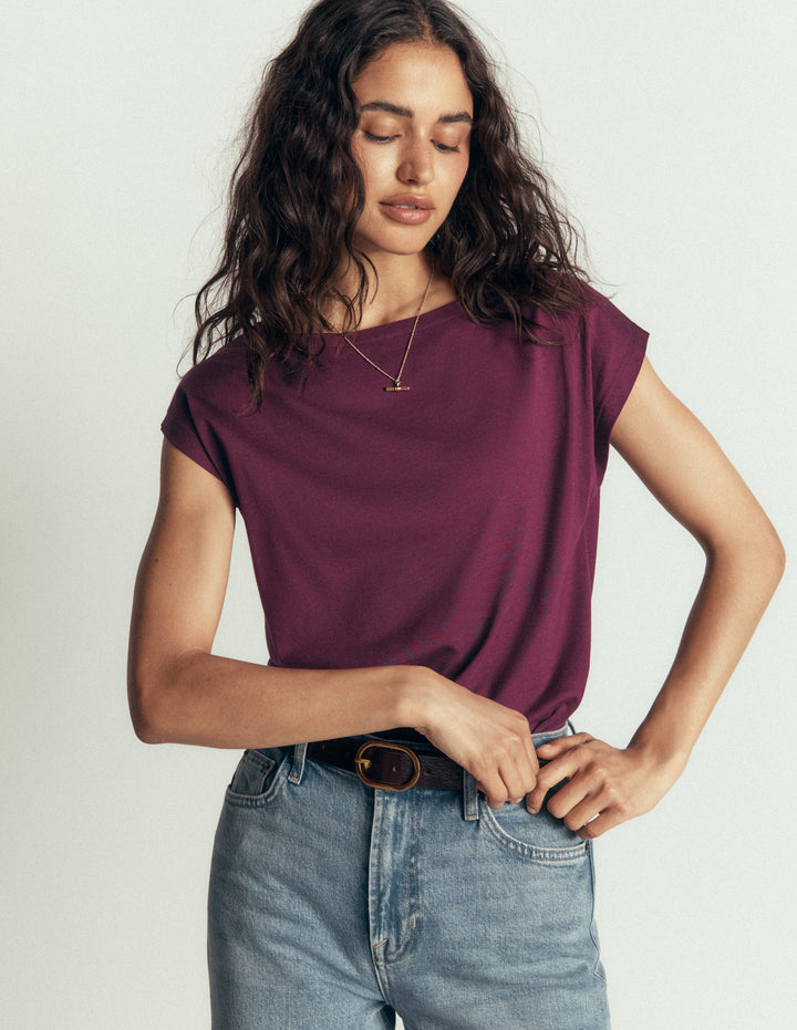 Superweiches T-Shirt mit U-Boot-Ausschnitt-Dunkle Kirsche