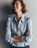 Julia Baumwollhemd mit Abnähern-Sanftes Blau, Naturweiß Streifen