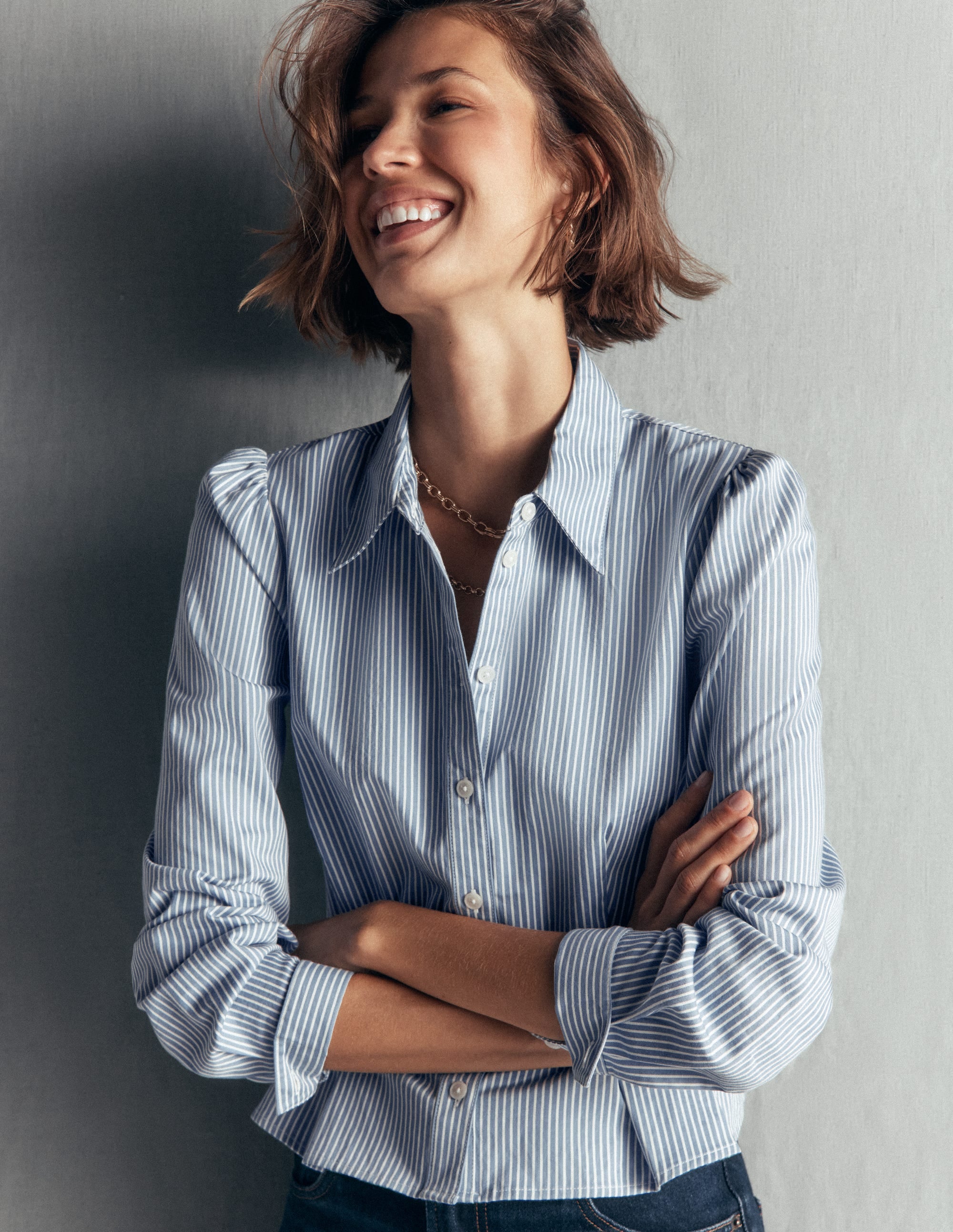Julia Baumwollhemd mit Abnähern-Sanftes Blau, Naturweiß Streifen - Image 1