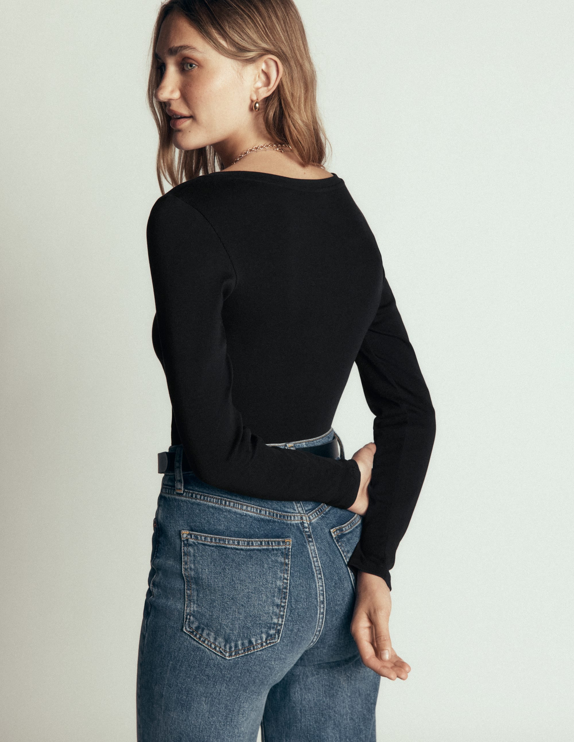 Annie Essential V Neck Top-Black - Image 3
