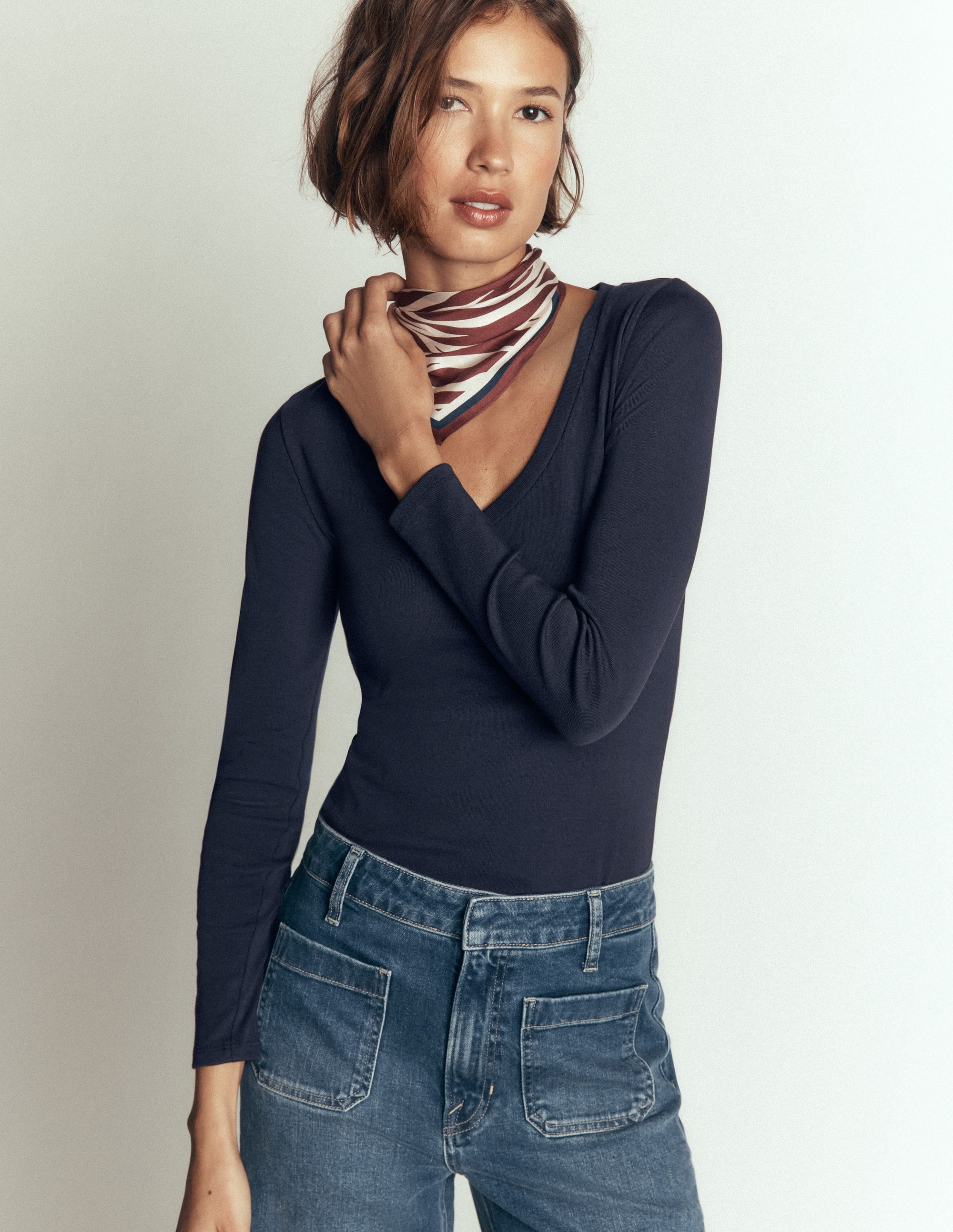 Annie Basic-Oberteil mit V-Ausschnitt-Marineblau - Image 4