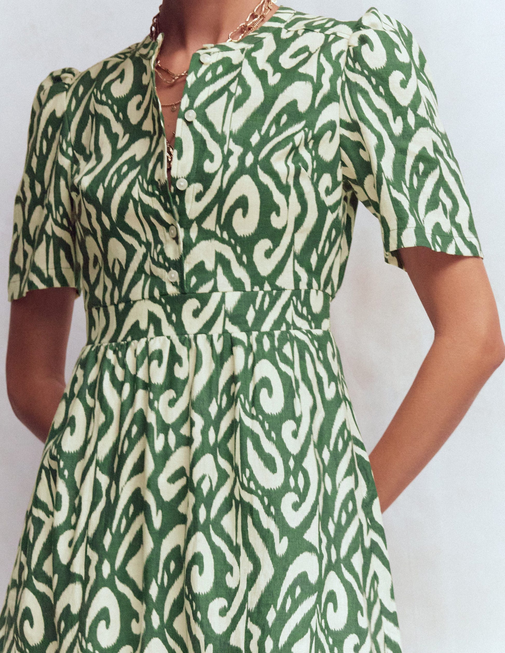 Ivy Leinen-Midikleid mit Knopfleiste-Jägergrün Ikat-Muster-2