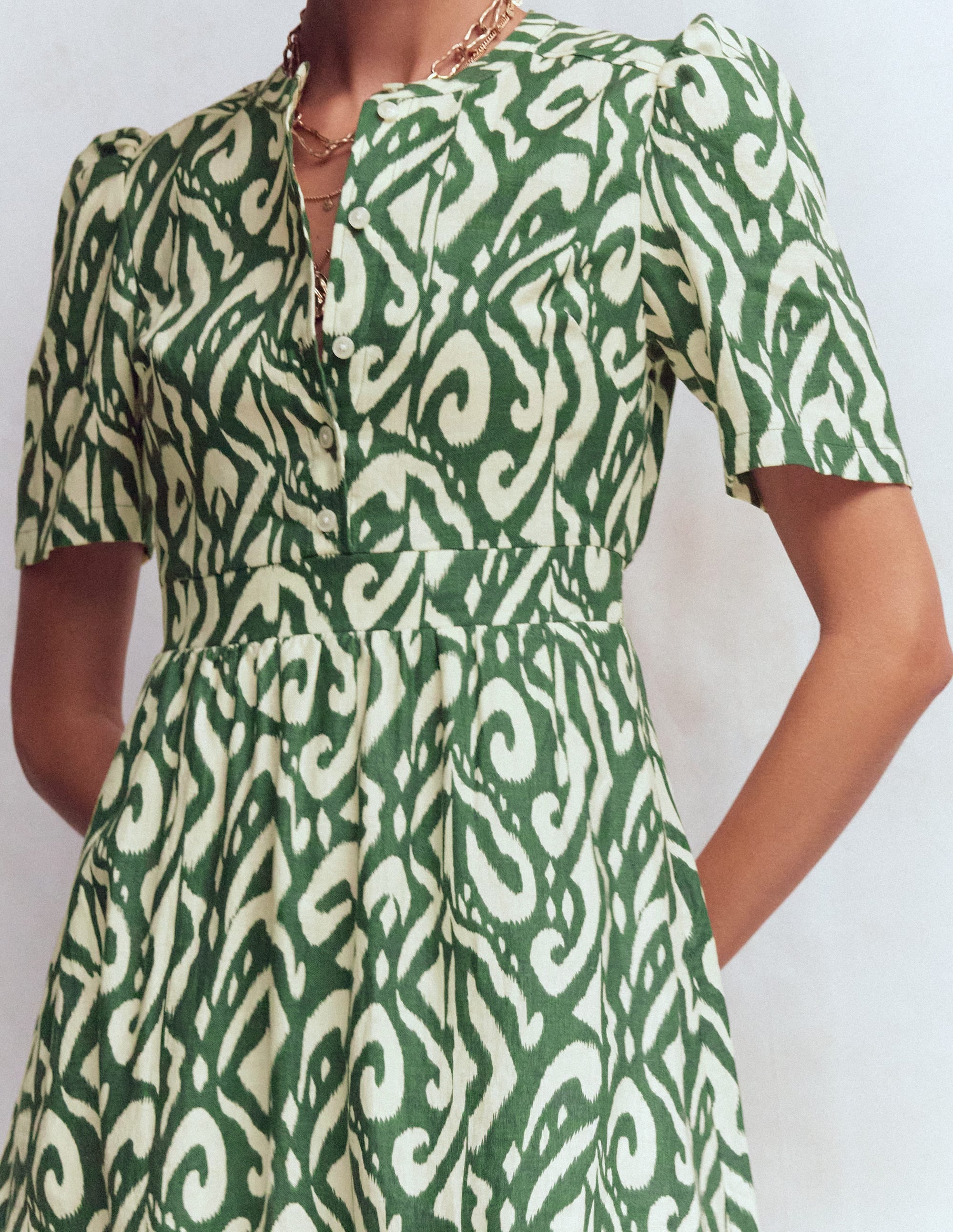 Ivy Leinen-Midikleid mit Knopfleiste-Jägergrün Ikat-Muster - Image 2