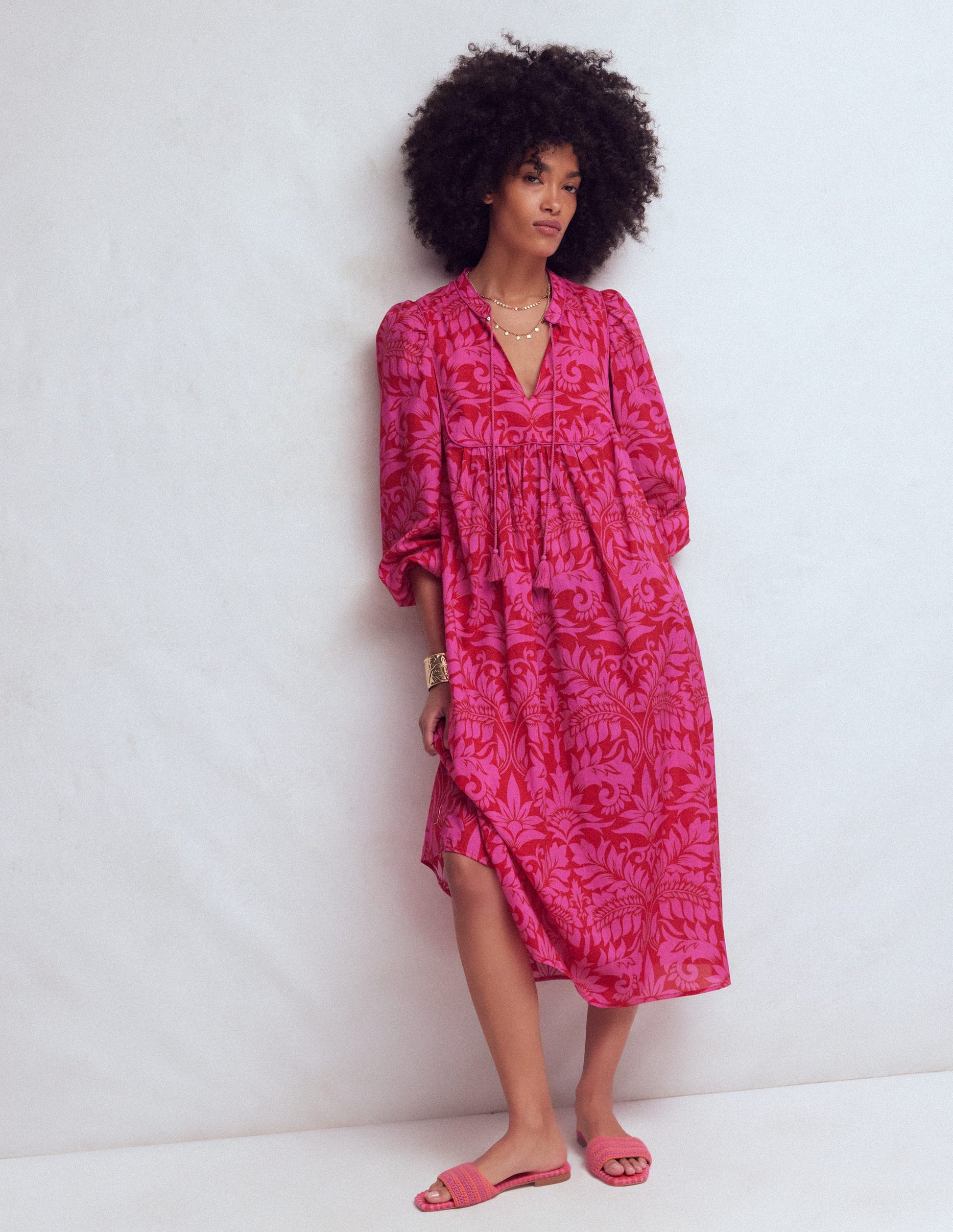 Boho-Kaftan mit Bindeband am Ausschnitt-Rot Blütenpracht-4