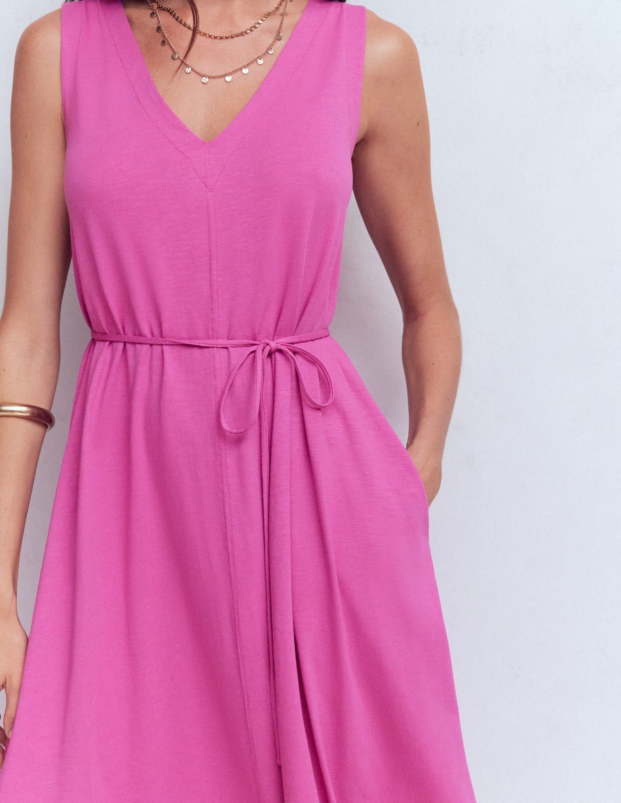 Mia Jersey-Midikleid mit V-Ausschnitt-Passionsblume - Image 2