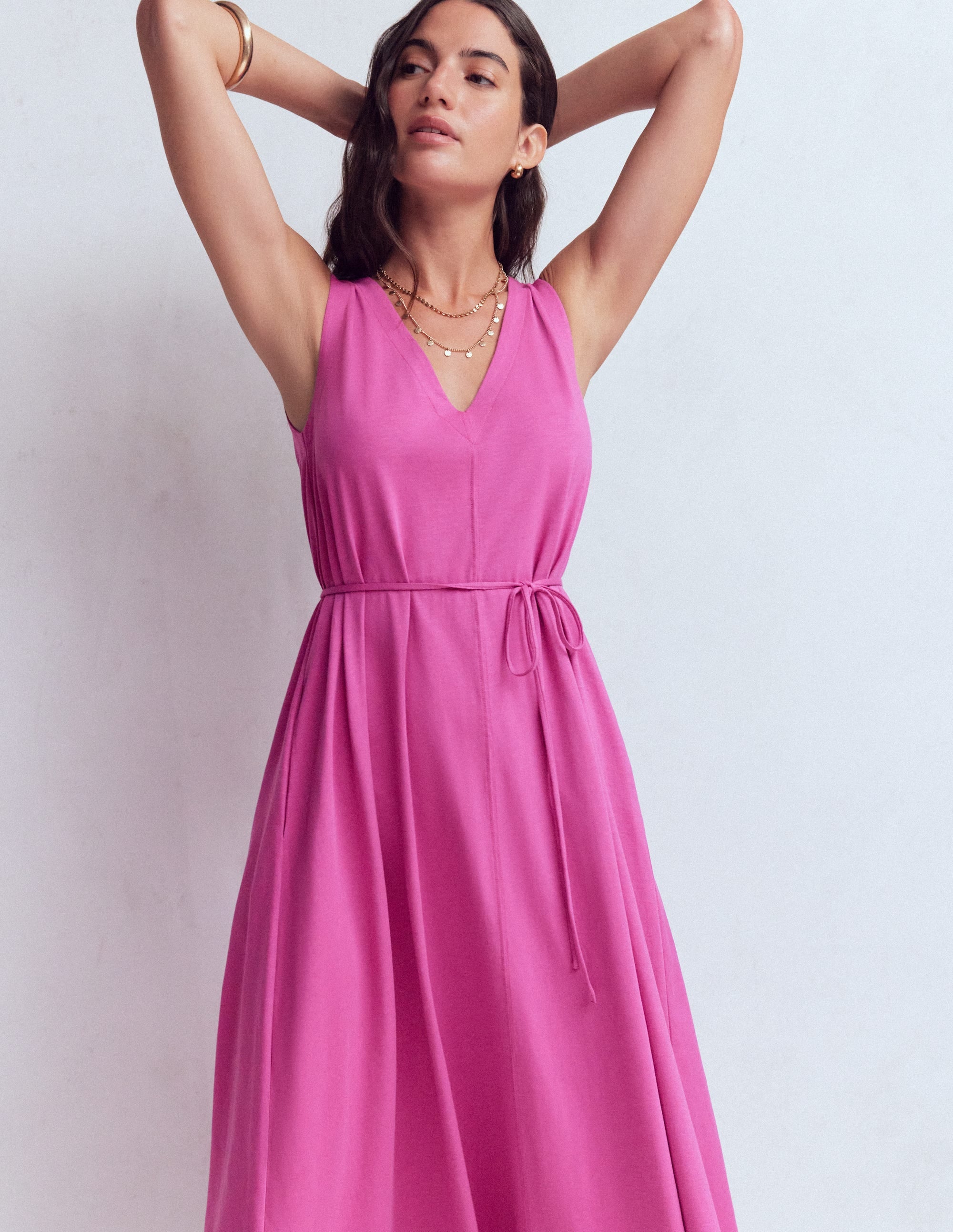Mia Jersey-Midikleid mit V-Ausschnitt-Passionsblume - Image 4
