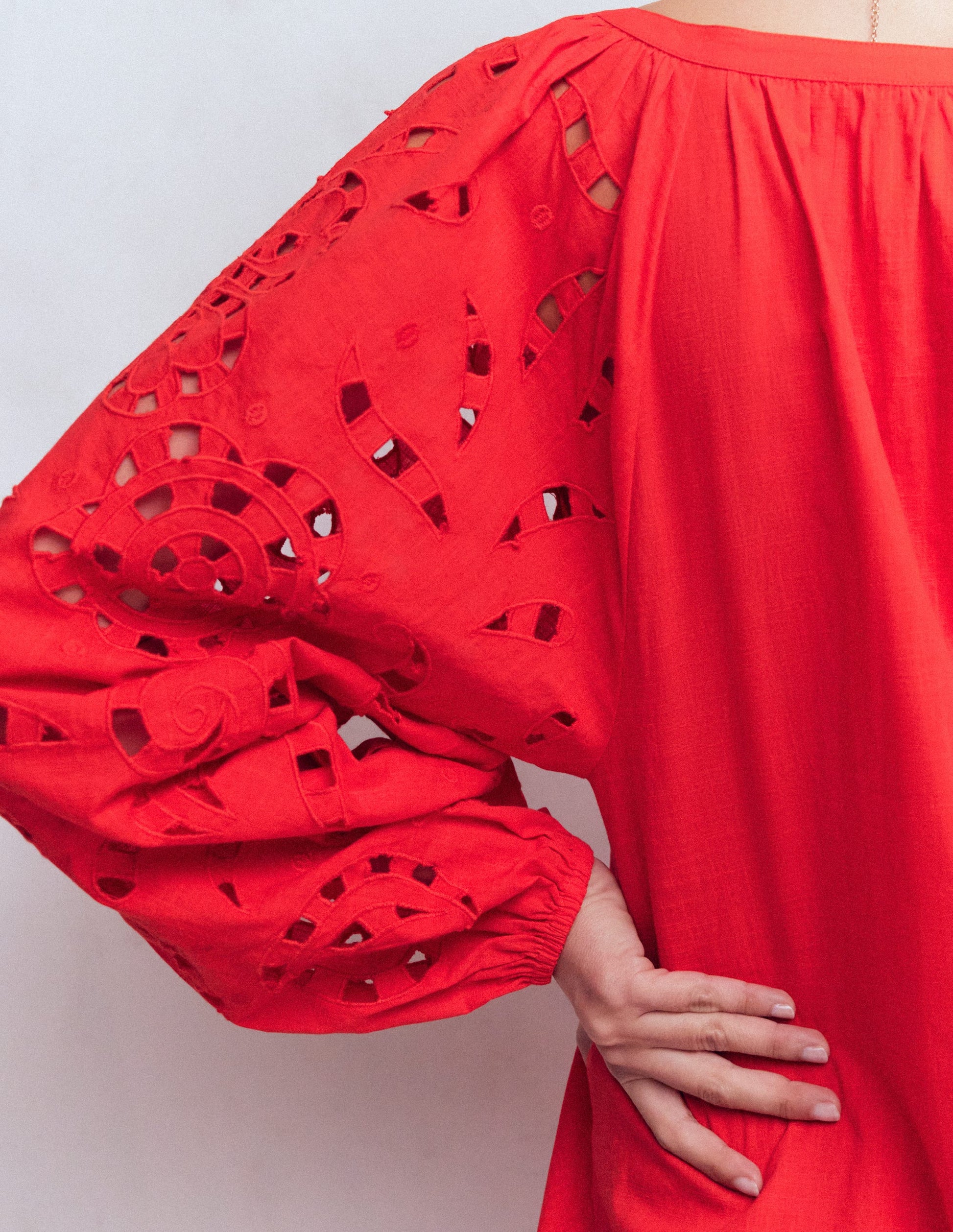 Kaftan mit bestickten Ärmeln-Rot Stickerei-3