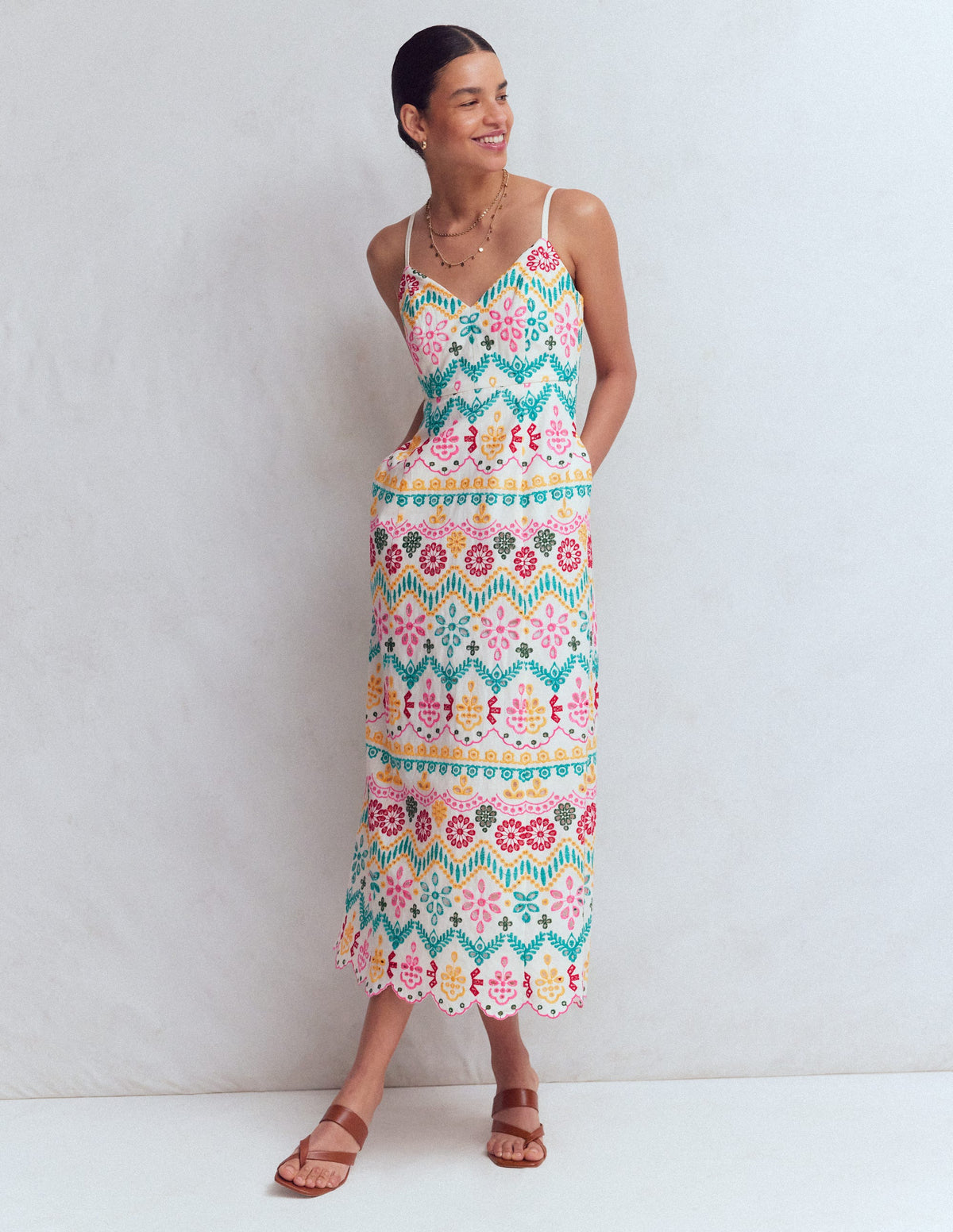 Robe en lin à taille empire et broderie anglaise-Broderie anglaise multi-1