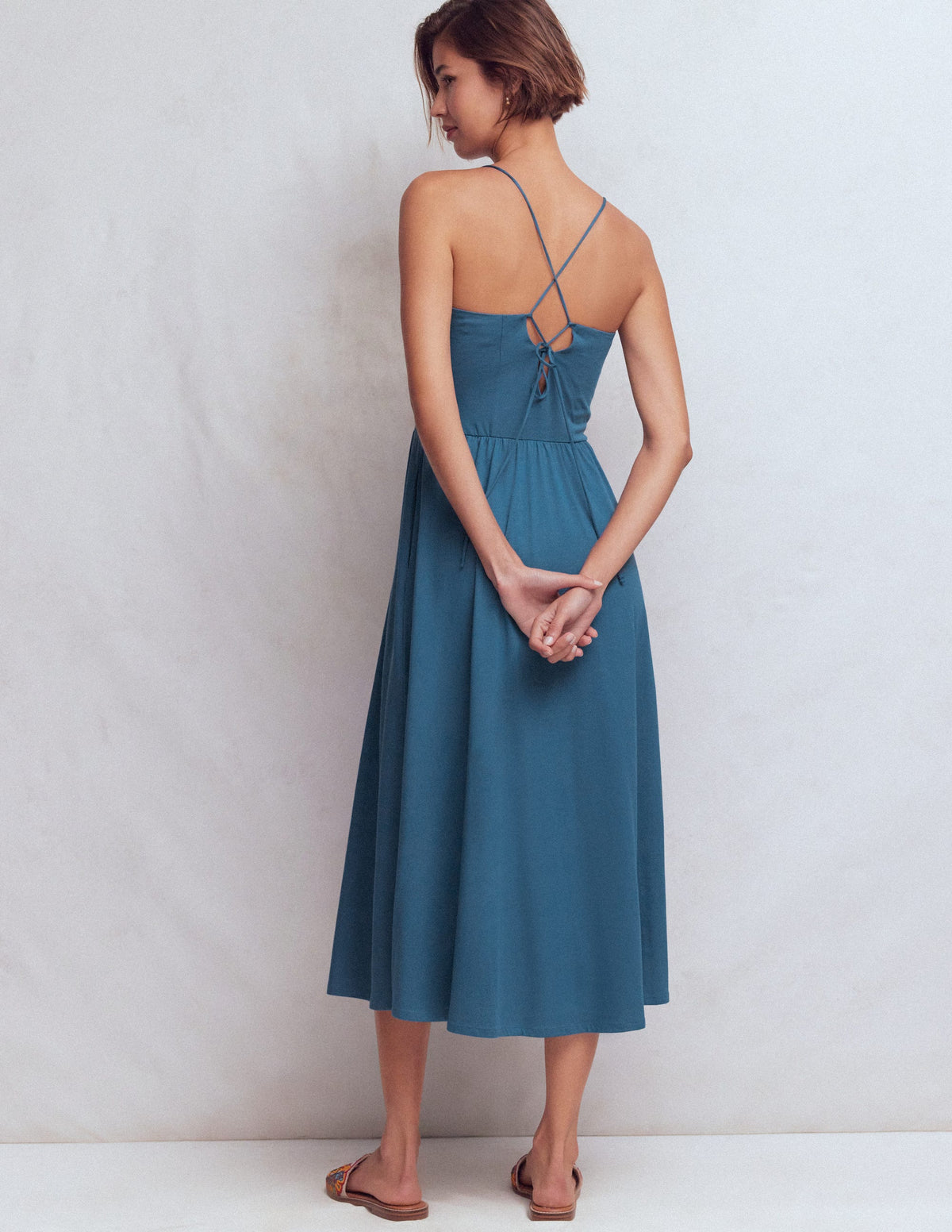 Jerseykleid mit gekreuzten Rückenträgern-Turmalinblau - Image 3