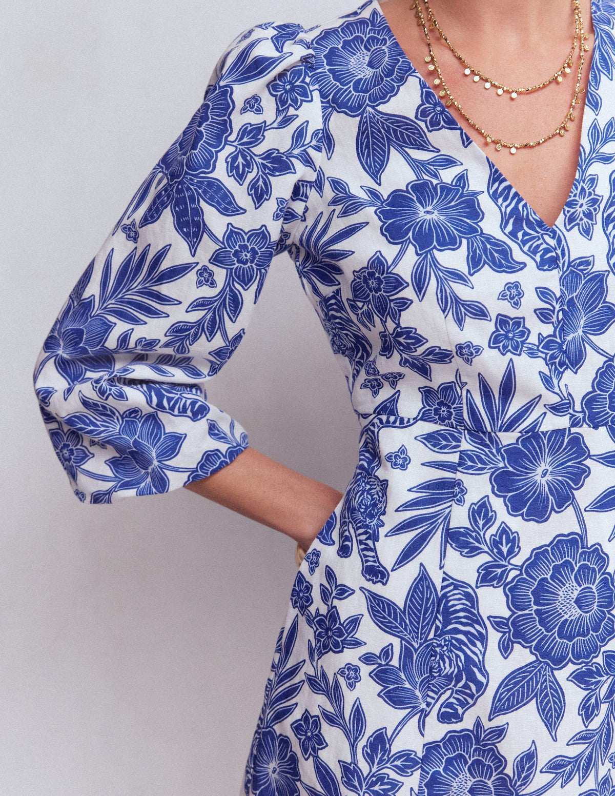 Marla Kurzes Kleid aus Leinenmischgewebe-Blau Tiger Paradies - Image 2