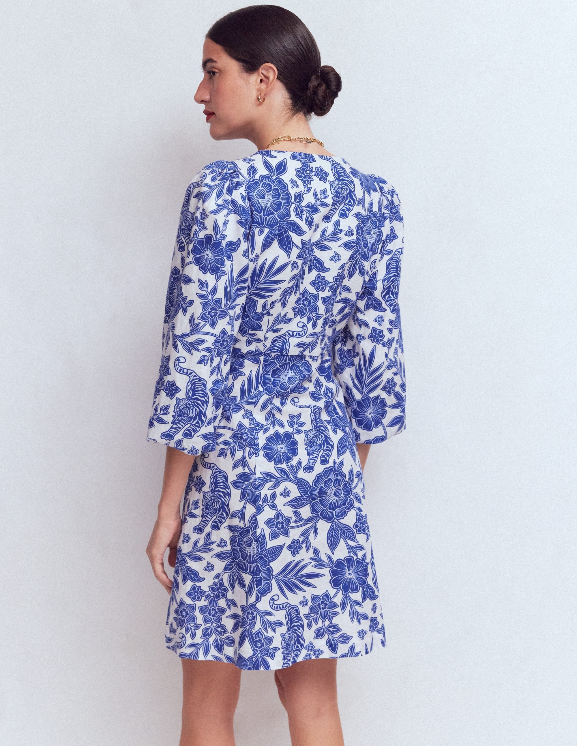 Marla Kurzes Kleid aus Leinenmischgewebe-Blau Tiger Paradies - Image 3
