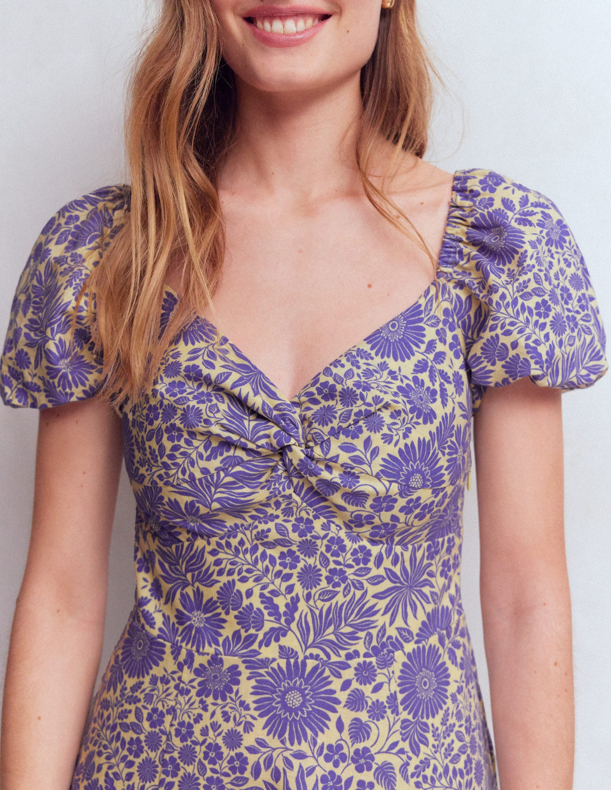 Kleid aus Leinenmischgewebe mit Twistdetail vorne-Han Violett, Blühendes Blumenbeet-3