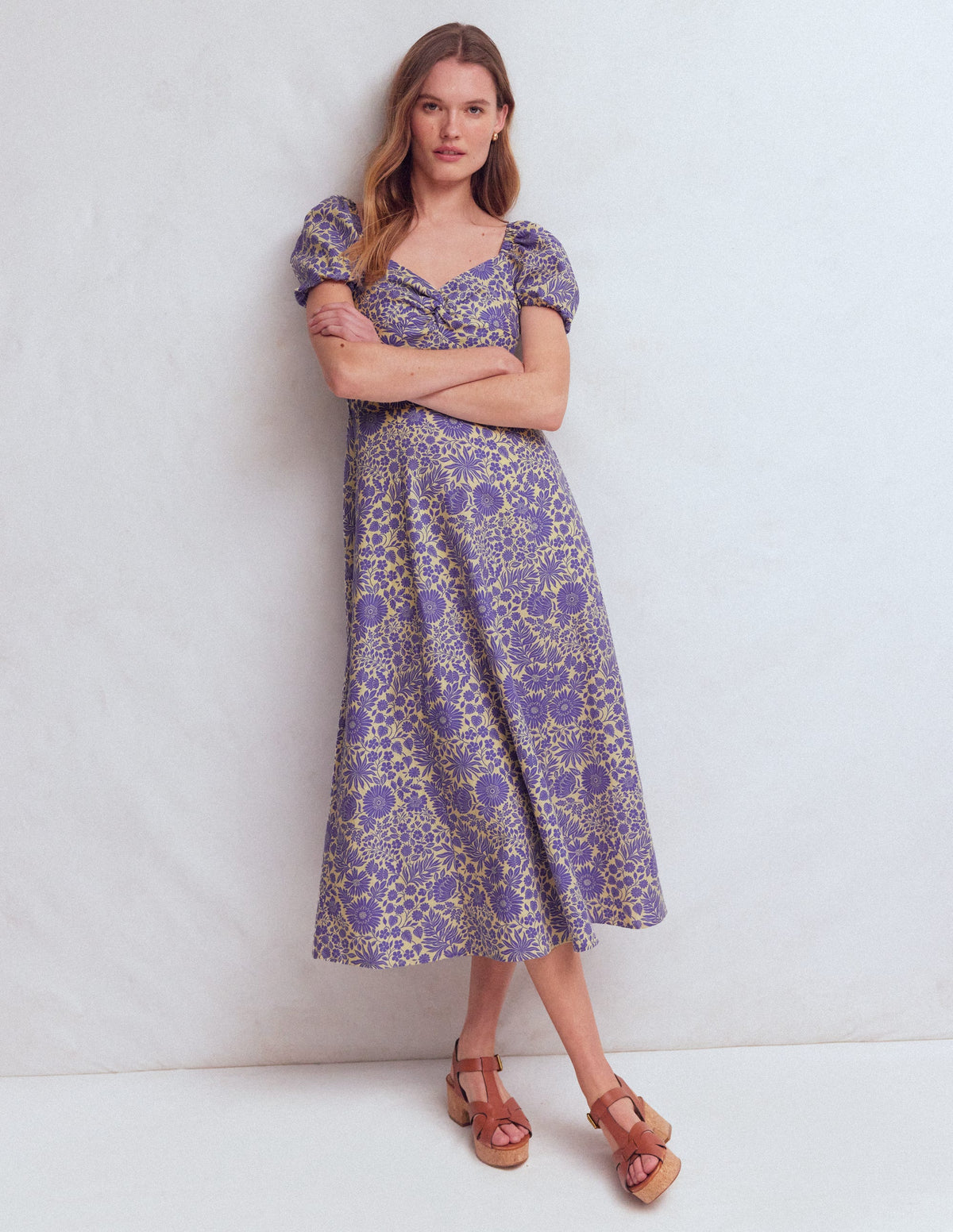 Kleid aus Leinenmischgewebe mit Twistdetail vorne-Han Violett, Blühendes Blumenbeet - Image 4