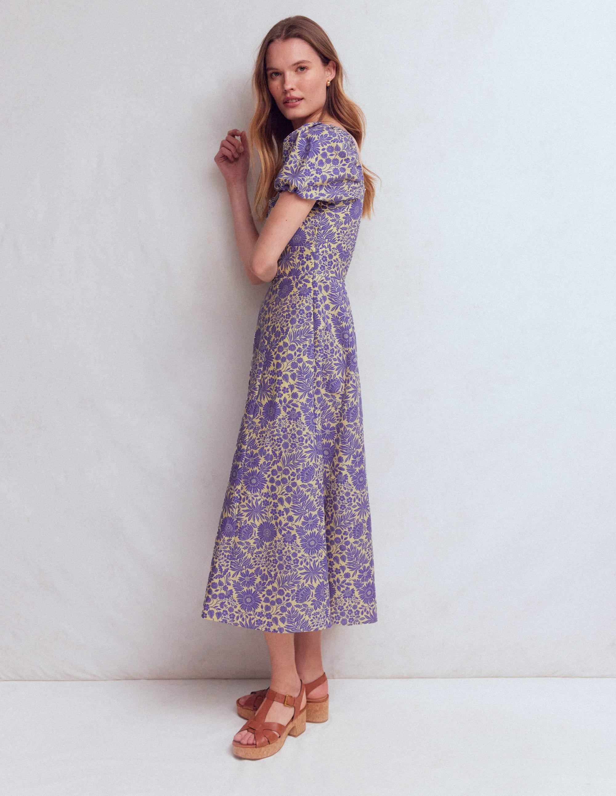 Kleid aus Leinenmischgewebe mit Twistdetail vorne-Han Violett, Blühendes Blumenbeet - Image 5