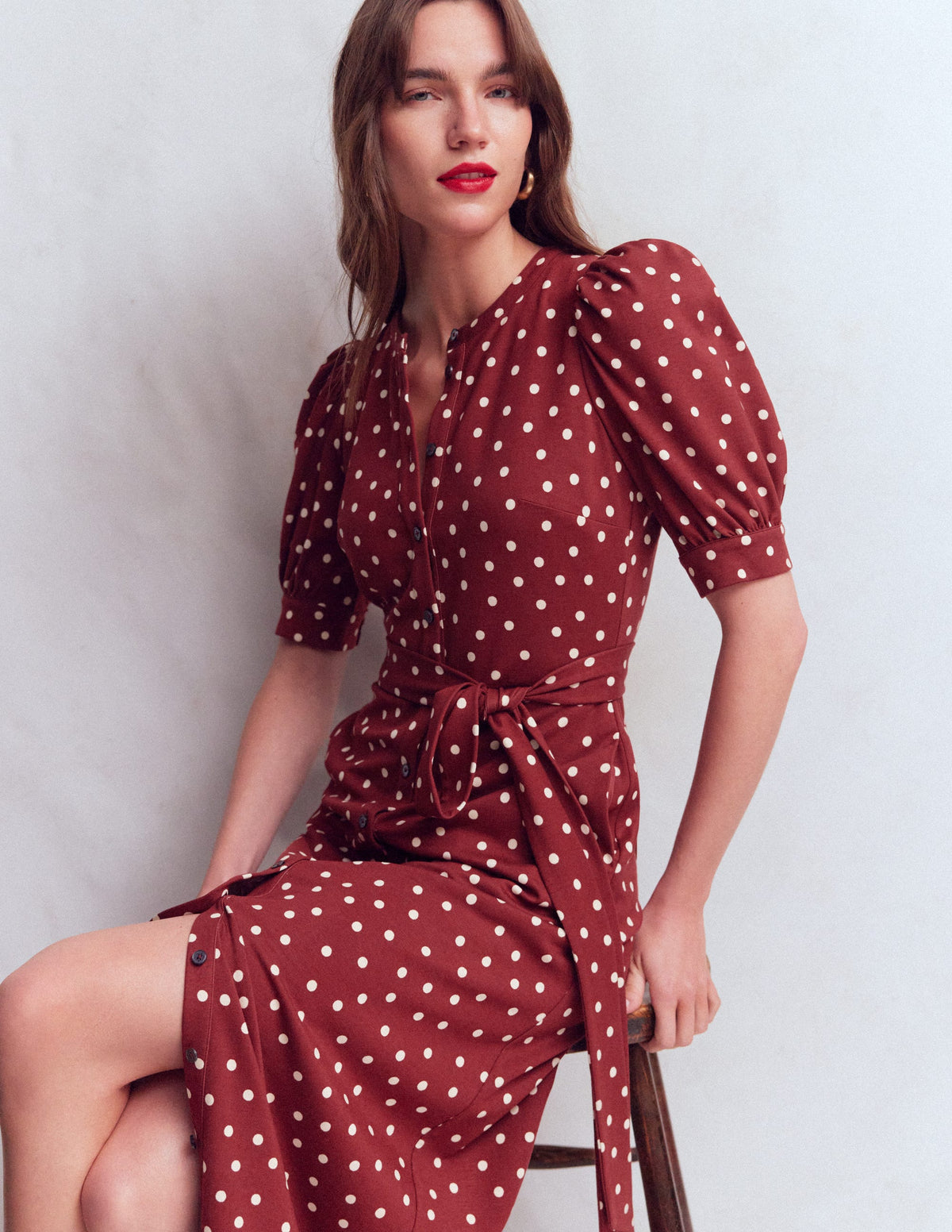 Ponte-Hemdblusenkleid mit Puffärmeln-Rote Birne, Gemalte Tupfen - Image 1