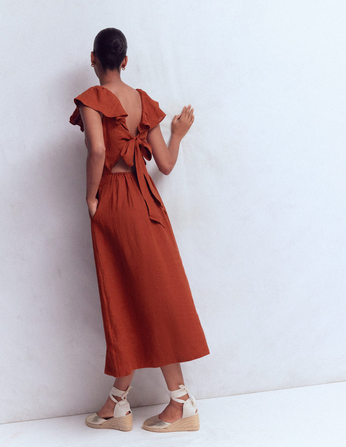 Leinenkleid mit Mega-Rüschen-Gebranntes Henna - Image 4