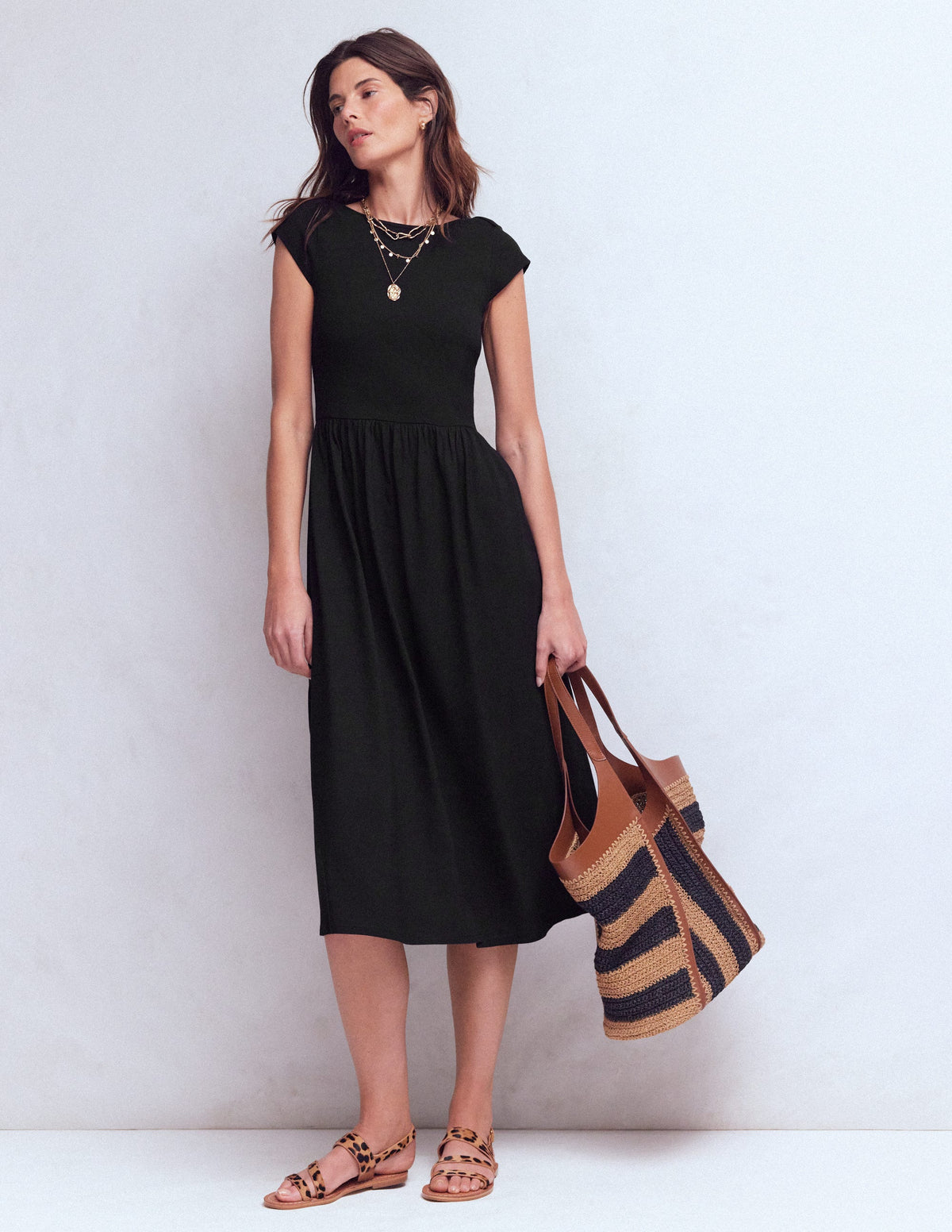 Kleid aus Materialmix mit U-Boot-Ausschnitt-Schwarz-4