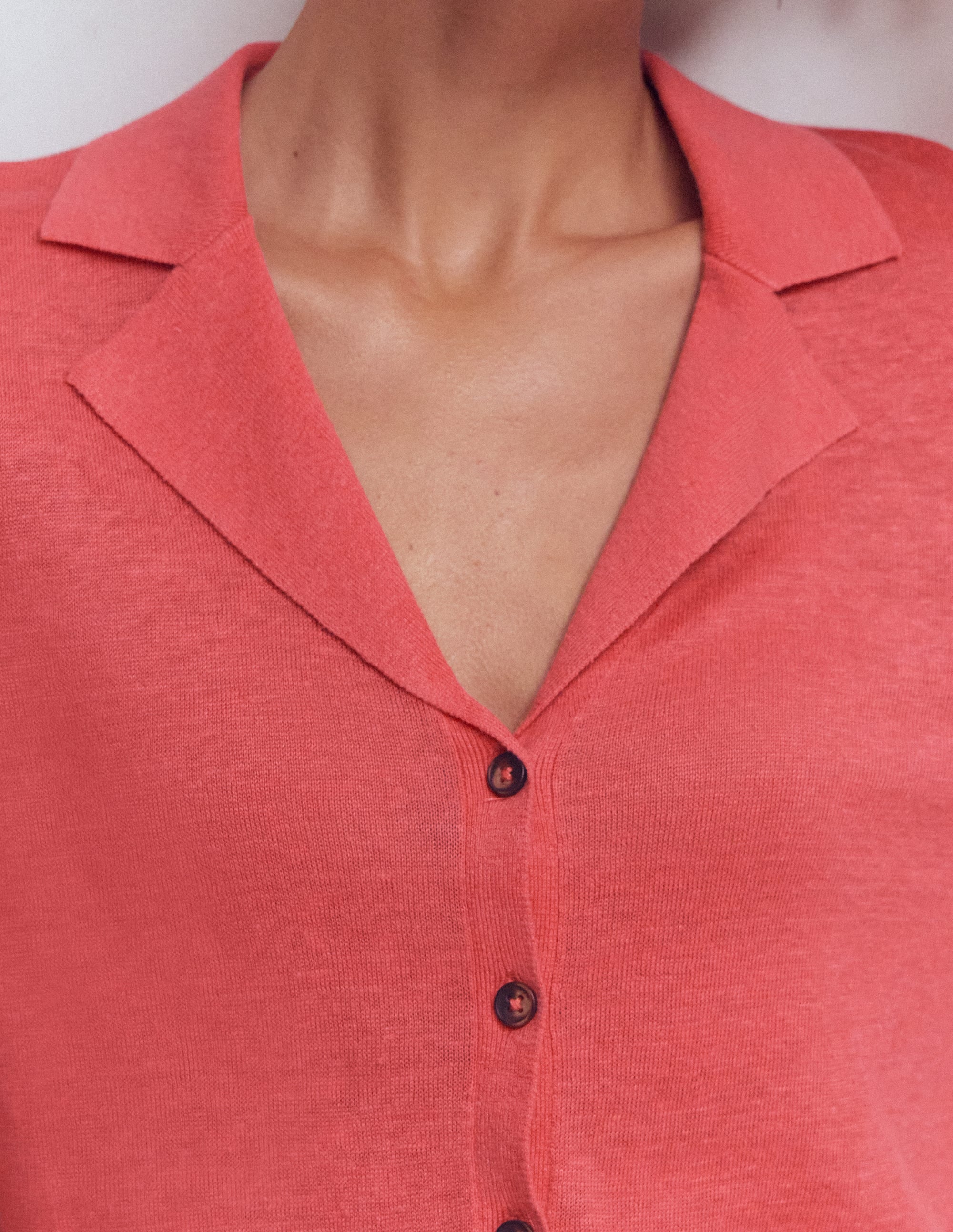 Agnes Leinenstrickjacke mit Kragen-Koralle - Image 2