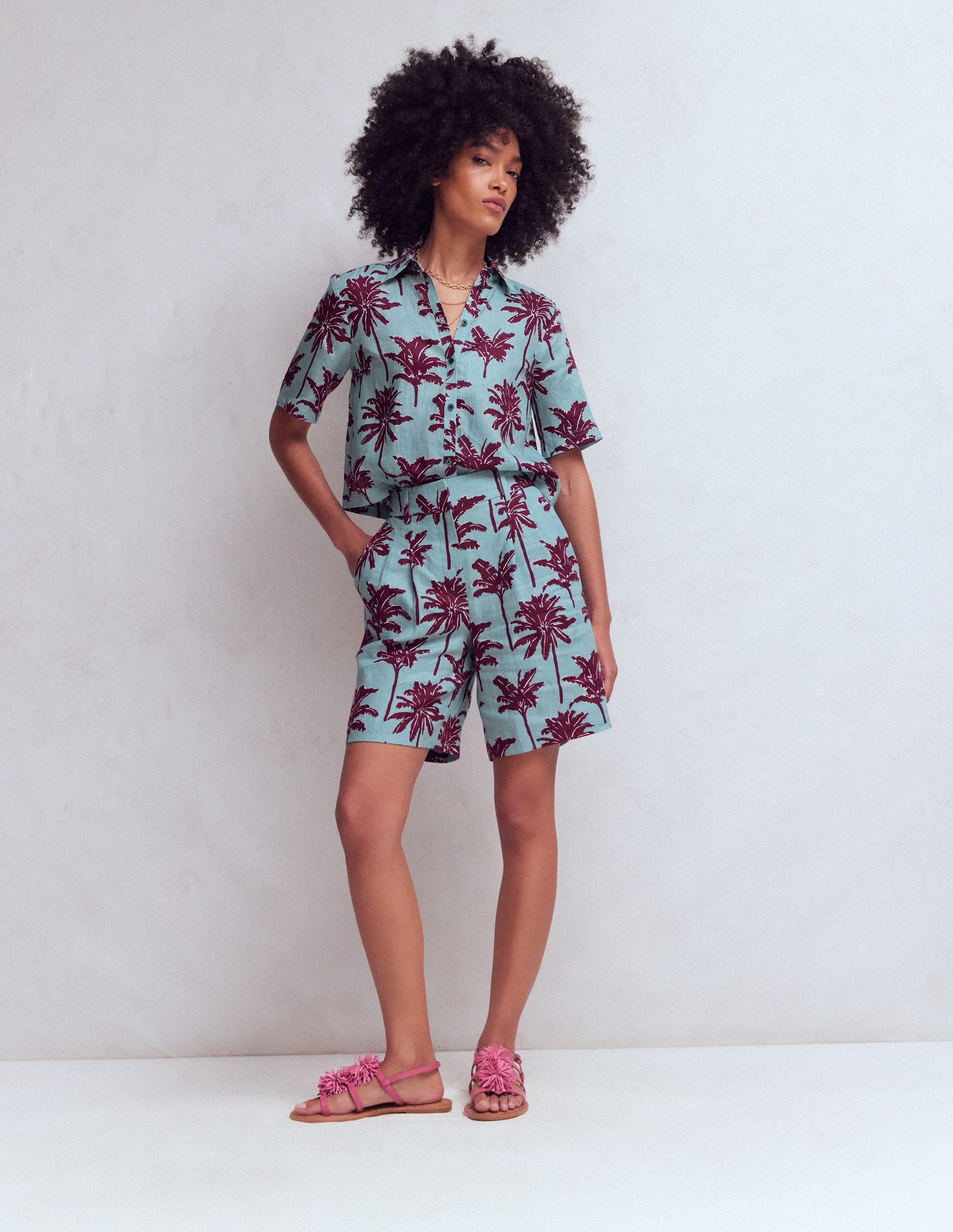 Kensington Leinenshorts-Meeresdunst-Blau, Palmenparadies - Image 1