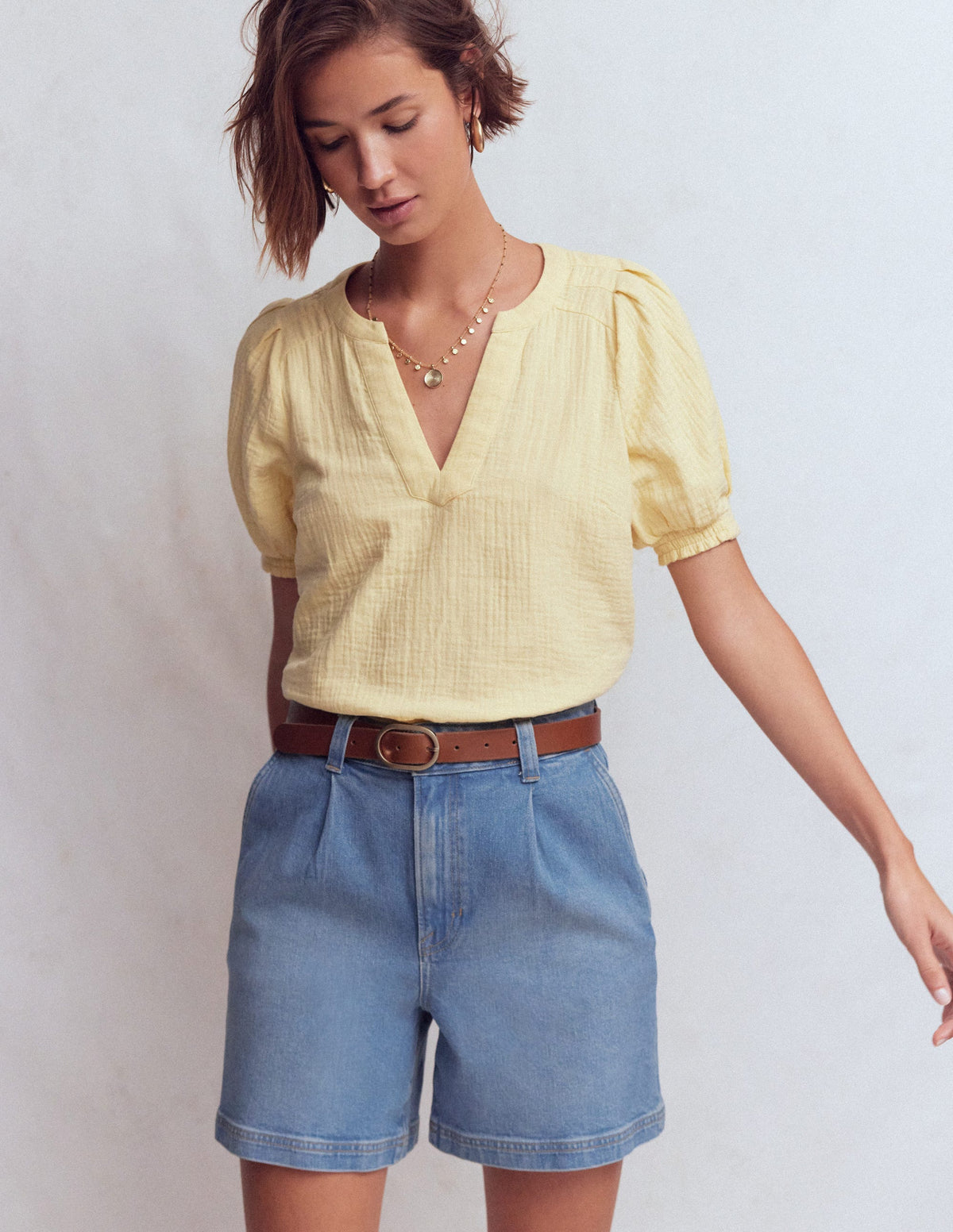 Jeansshorts mit Faltendetail vorn-Ausgeblichene Optik-4