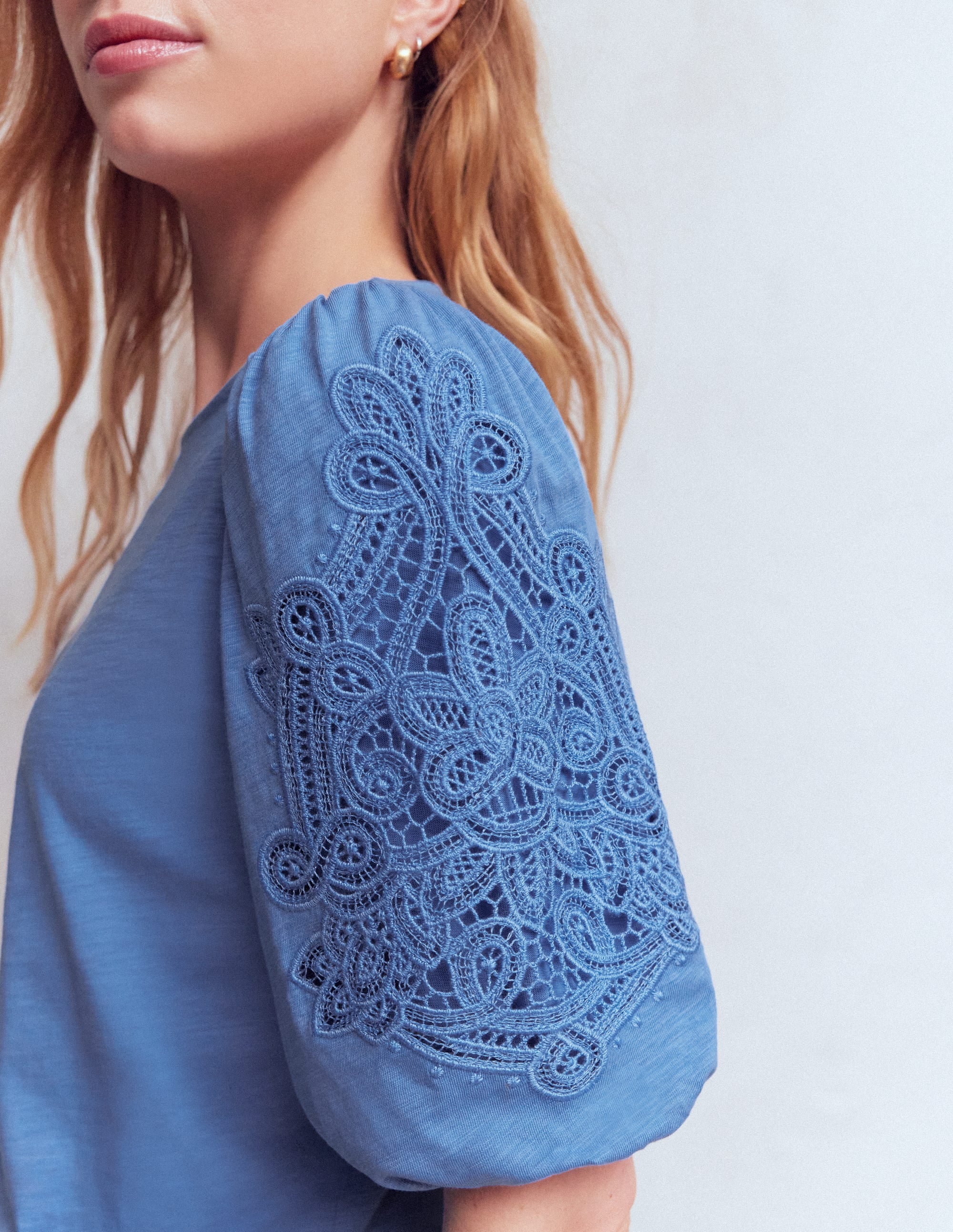 Jerseyoberteil mit Cutwork-Detail-Vergissmeinnicht Blau - Image 2