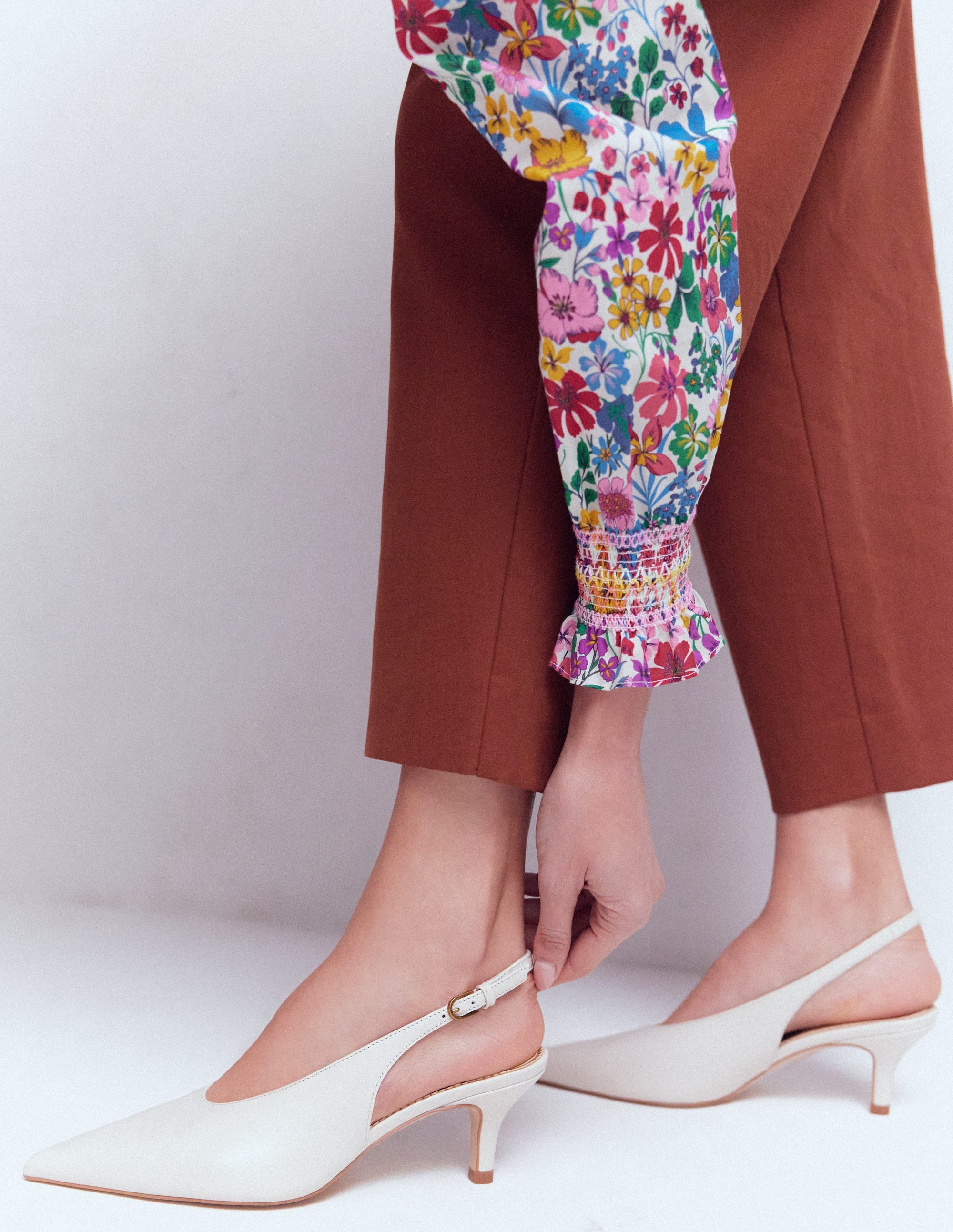 Hochgeschnittene Slingback-Pumps-Beige - Image 3