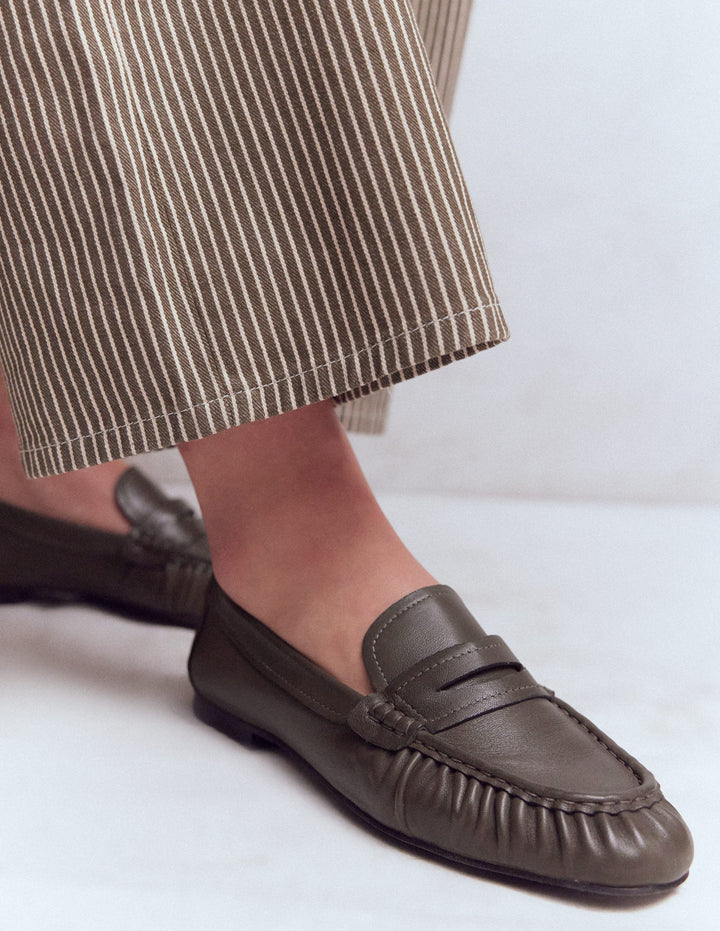 Superweiche, flexible Loafer-Dunkles Olivgrün