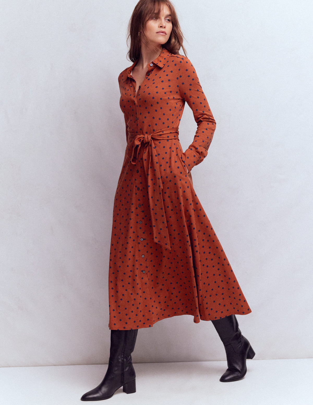 Marcia Jersey-Hemdblusenkleid-Braun-Orange, Marineblau Tupfen - Image 4