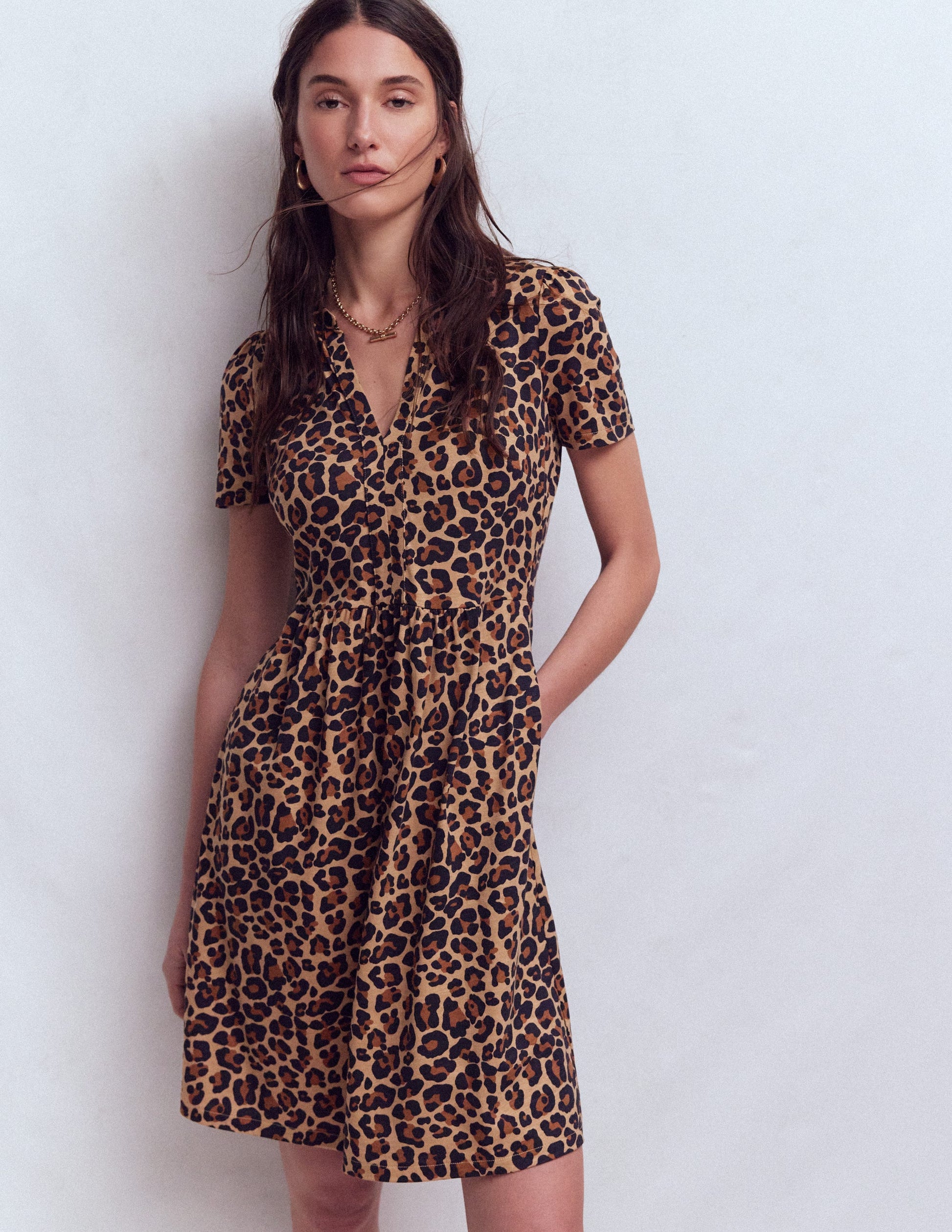 Naomi Kurzärmliges Kleid-Kamelbraun, Gepard Pop-1