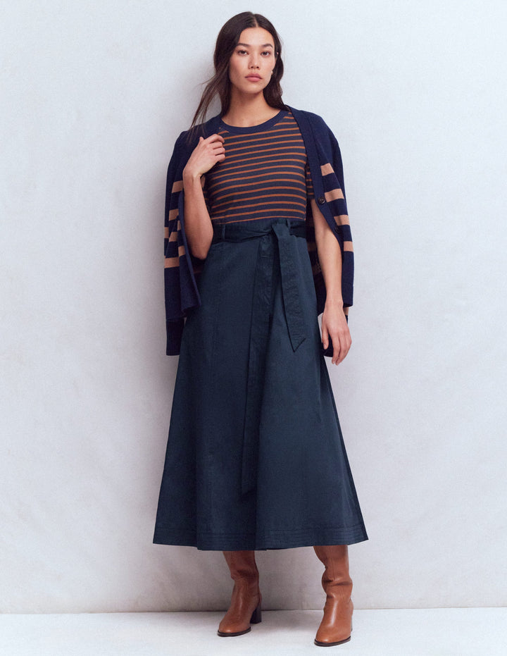 Kleid aus Materialmix mit Rundhalsausschnitt-Marineblau und Lebkuchen Streifen