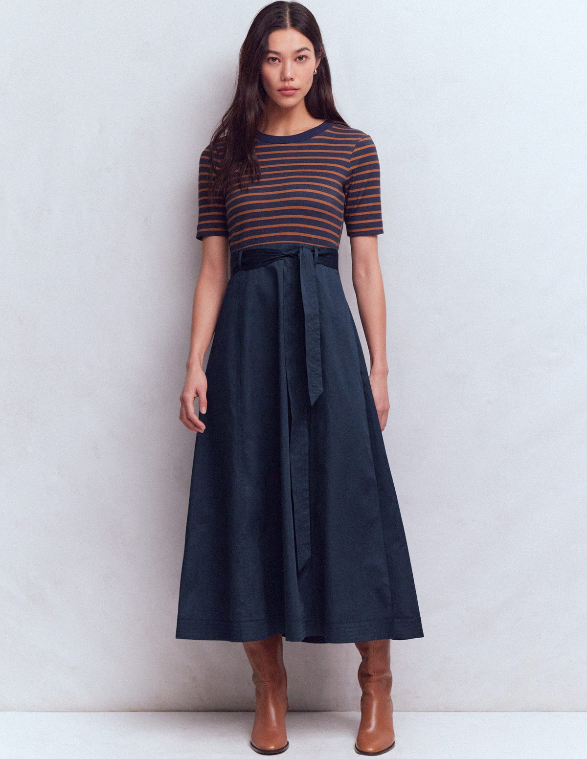 Kleid aus Materialmix mit Rundhalsausschnitt-Marineblau und Lebkuchen Streifen-4