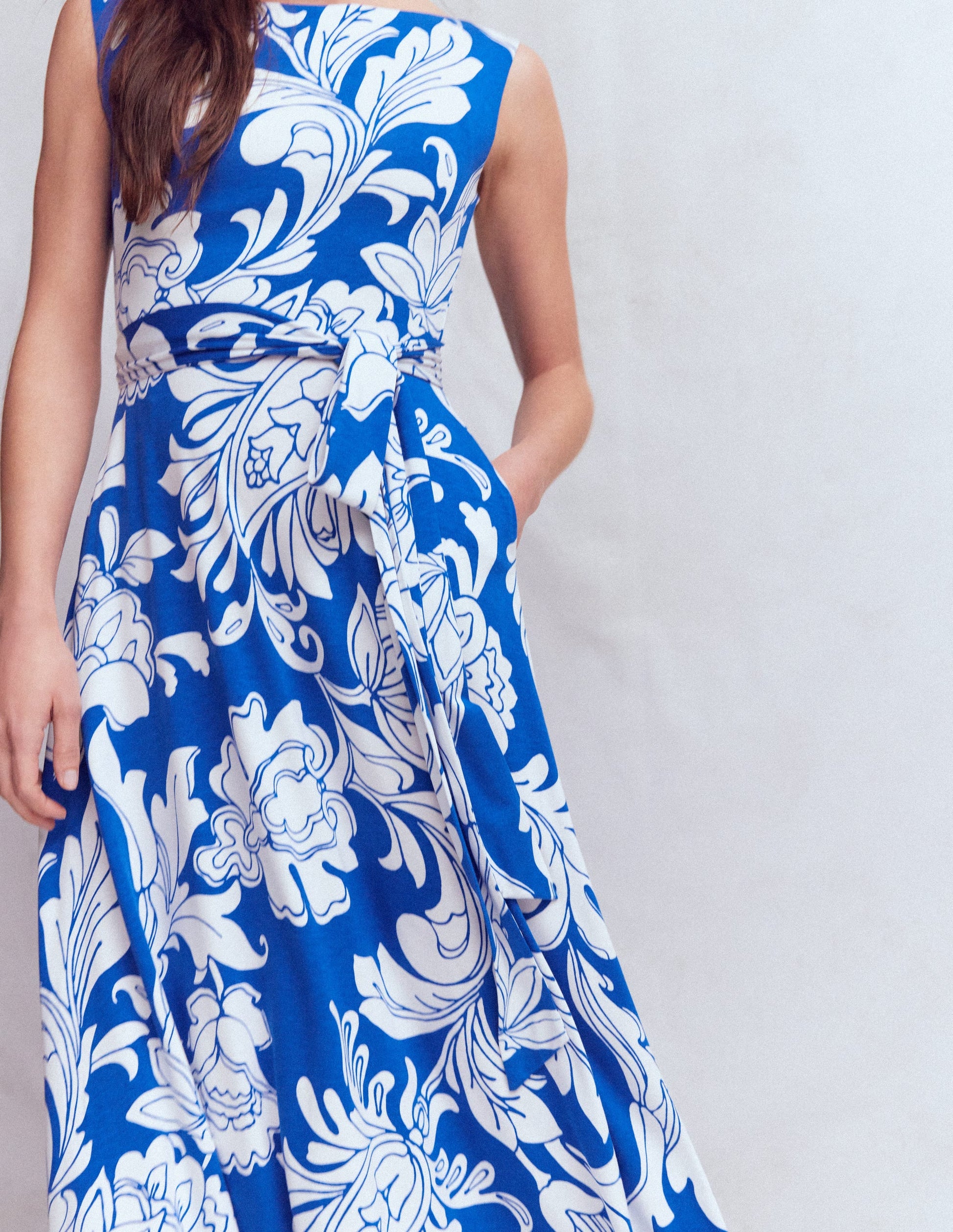 Tamsin Jersey-Midikleid-Blau, Botanisches Muster Monochrom-2