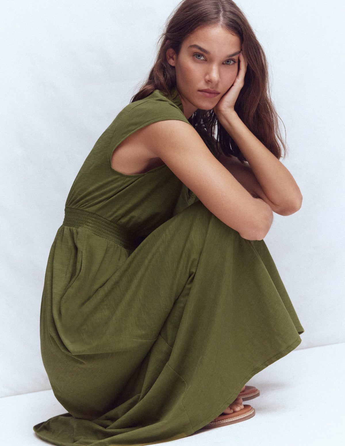 Robe midi Alba à smocks en jersey-Olive - Image 4