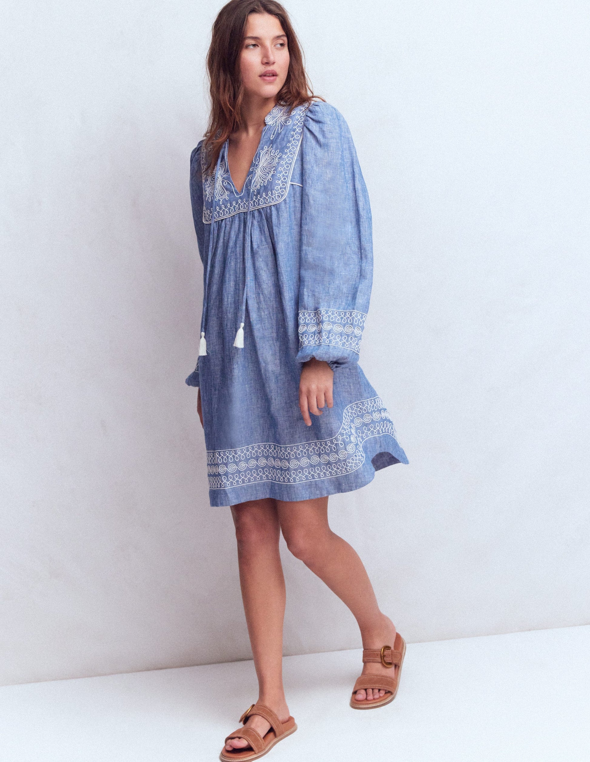 Robe Pia en lin avec empiècement à pampilles-Broderie chambray-4