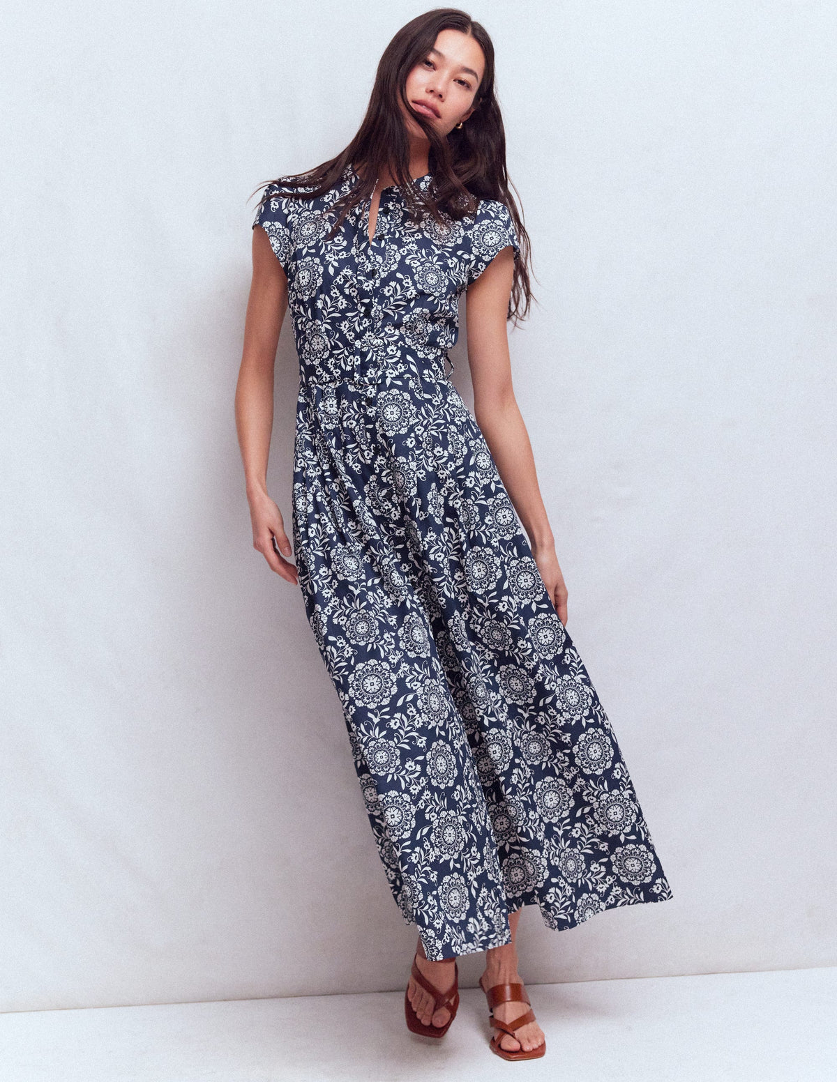 Arabella Maxikleid aus Baumwolle-Marineblau, Dekorative Blüten-1