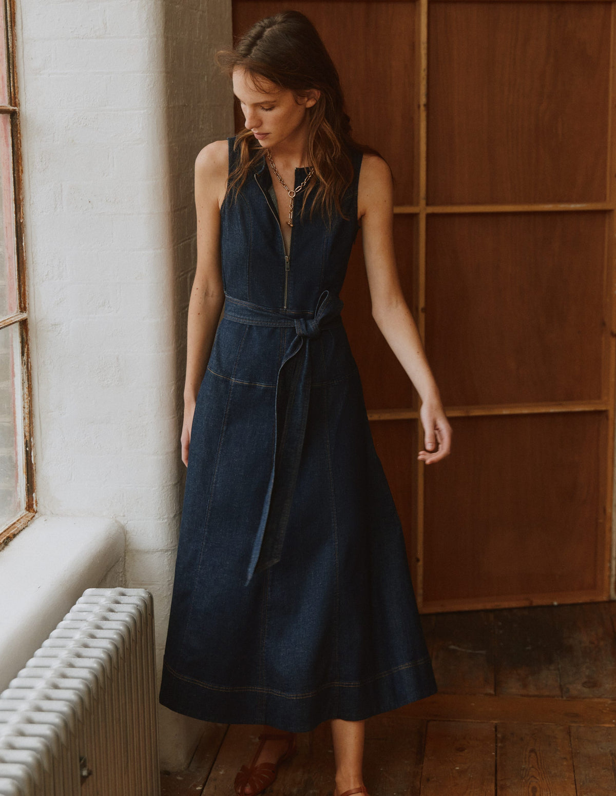 Ärmelloses Jeanskleid mit Reißverschluss-Indigo Gewaschen-5