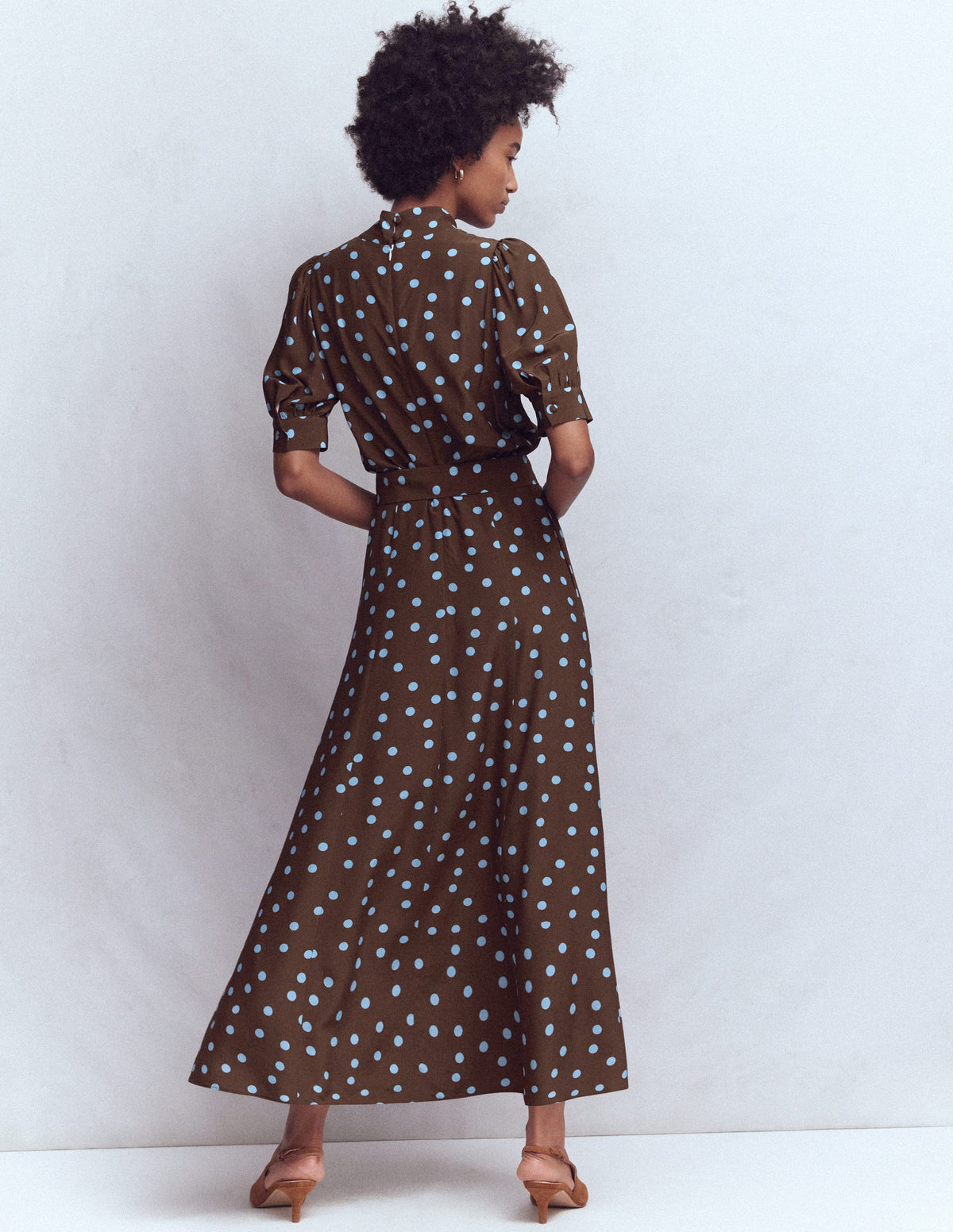 Hochgeschlossenes Kleid mit Gürtel-Umbra, Gemalte Tupfen - Image 3