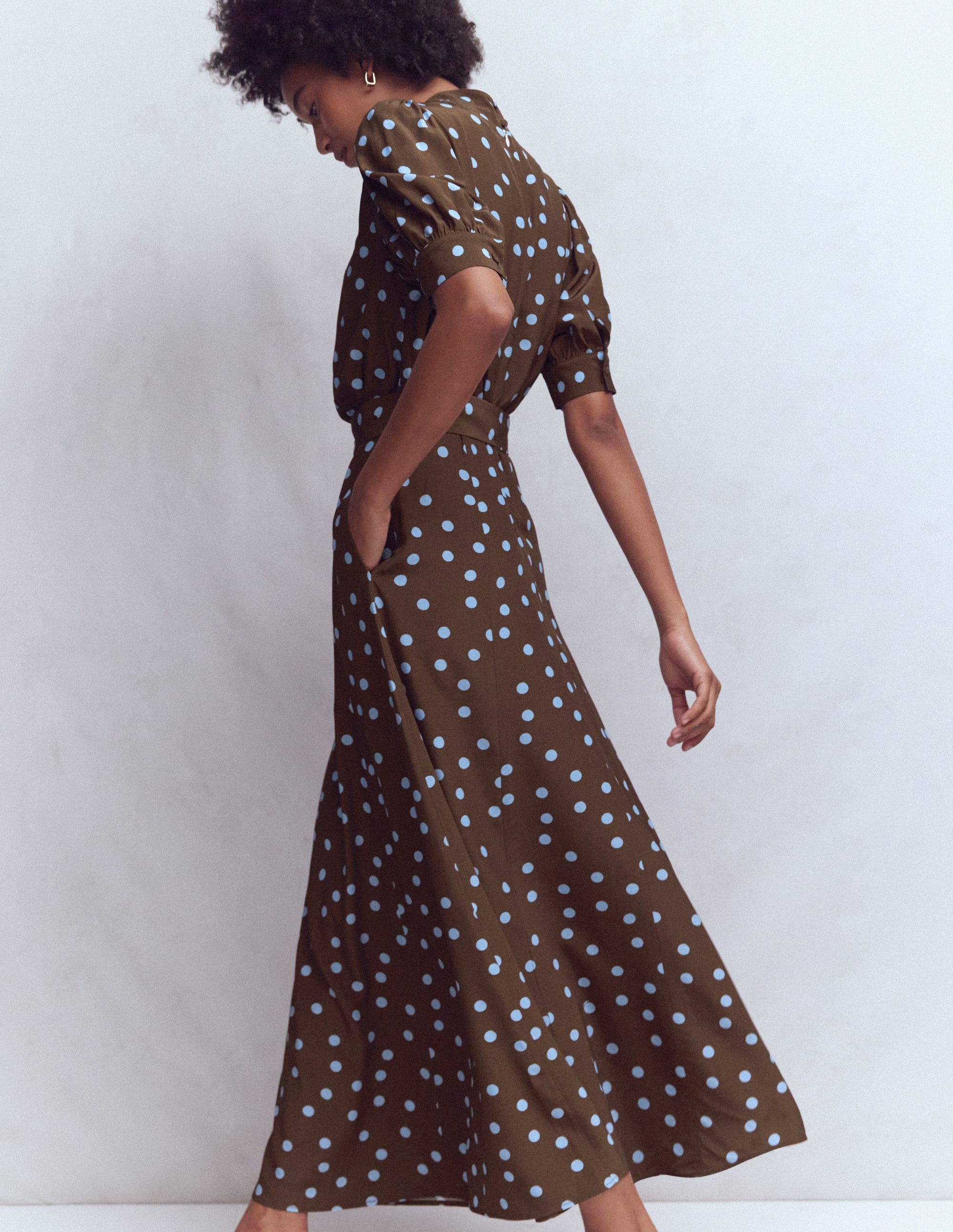 Hochgeschlossenes Kleid mit Gürtel-Umbra, Gemalte Tupfen - Image 5