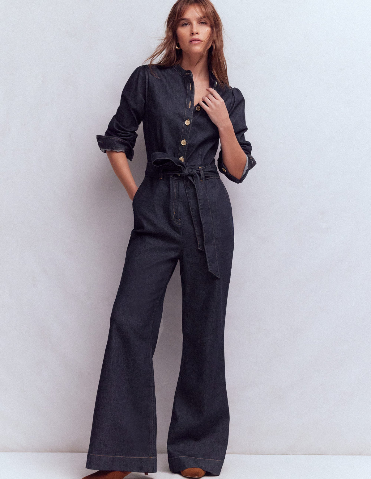 Bootcut-Jumpsuit aus Denim mit Knöpfen-Indigo - Image 4