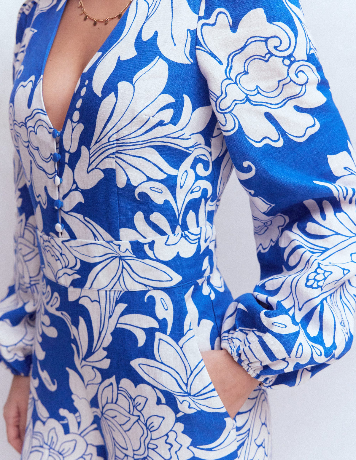 Lola Leinen-Jumpsuit-Blau Botanisches Muster Monochrom - Image 2
