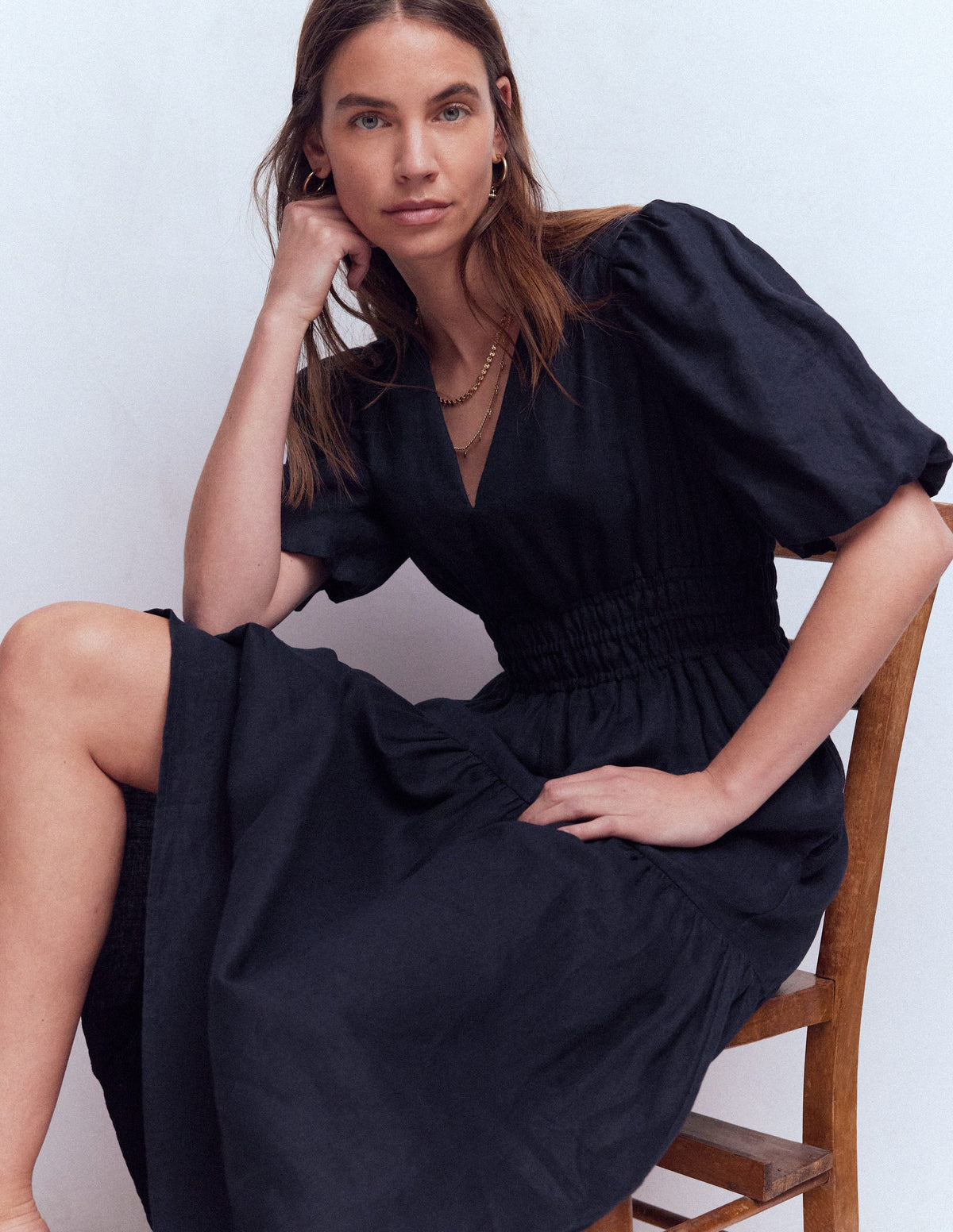 Irene Midikleid aus Leinen-Marineblau - Image 2