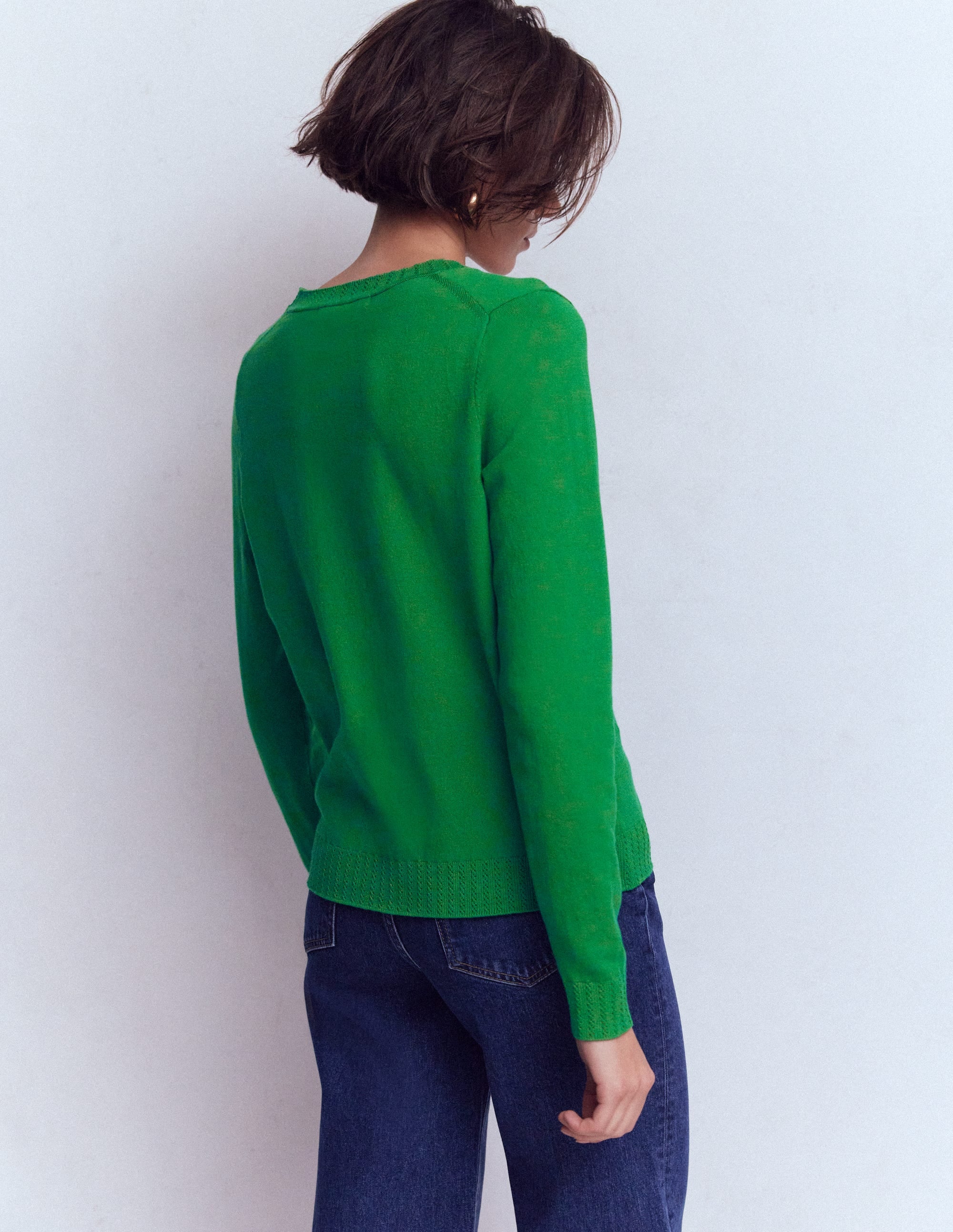 Emilia Baumwollpullover mit V-Ausschnitt-Grünes Tamburin - Image 3