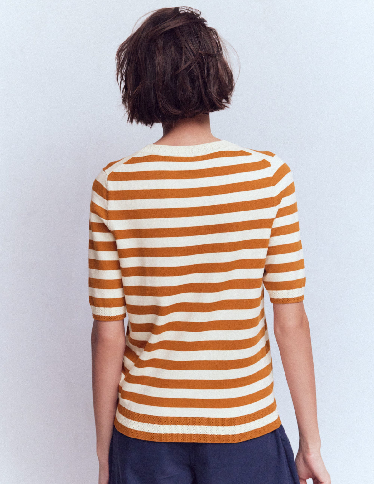 T-shirt col rond Emilia en coton-Cognac/ivoire chaud - Image 3