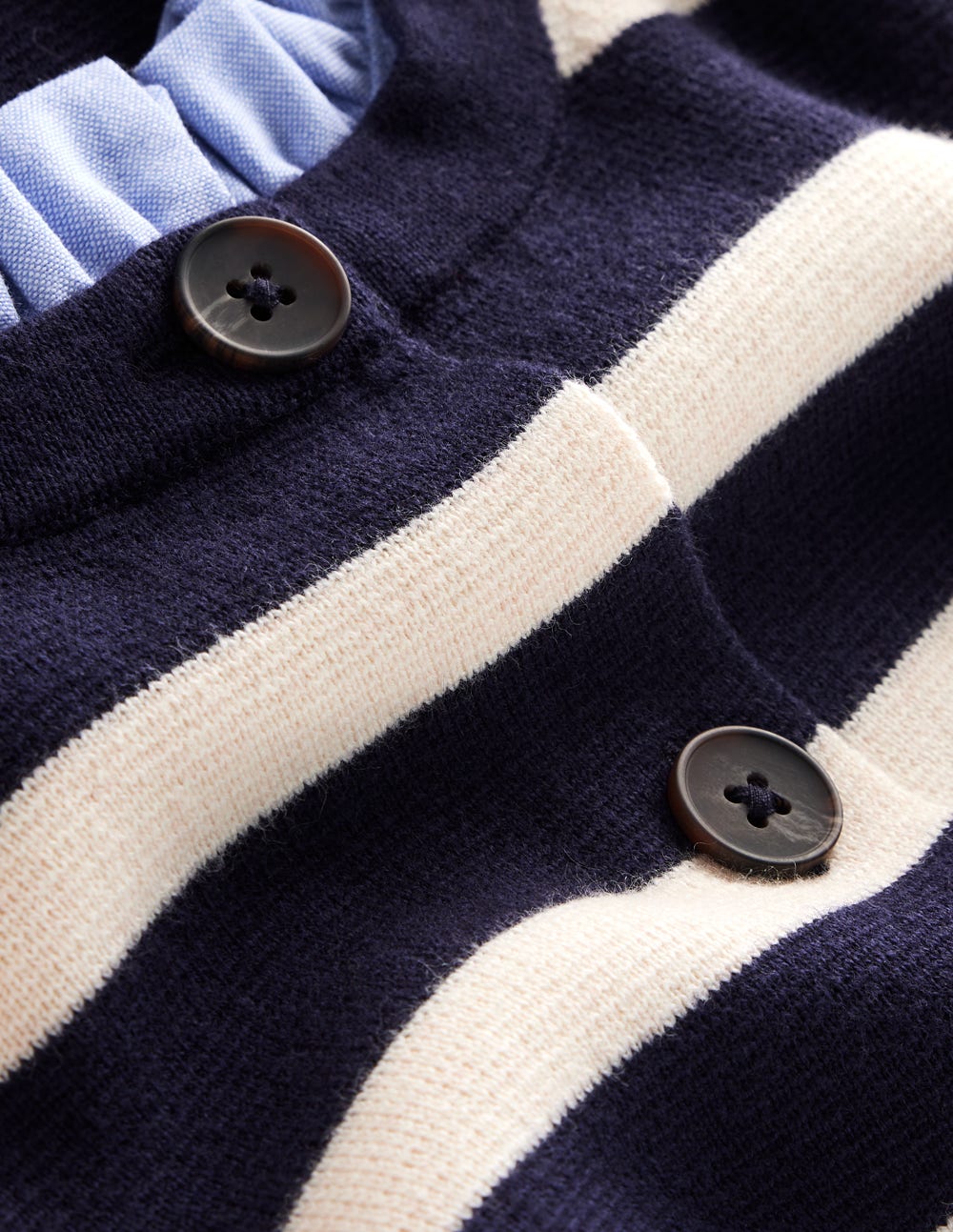 Joanna Taillierte Strickjacke-Marineblau/Warmes Naturweiß Streifen - Image 7