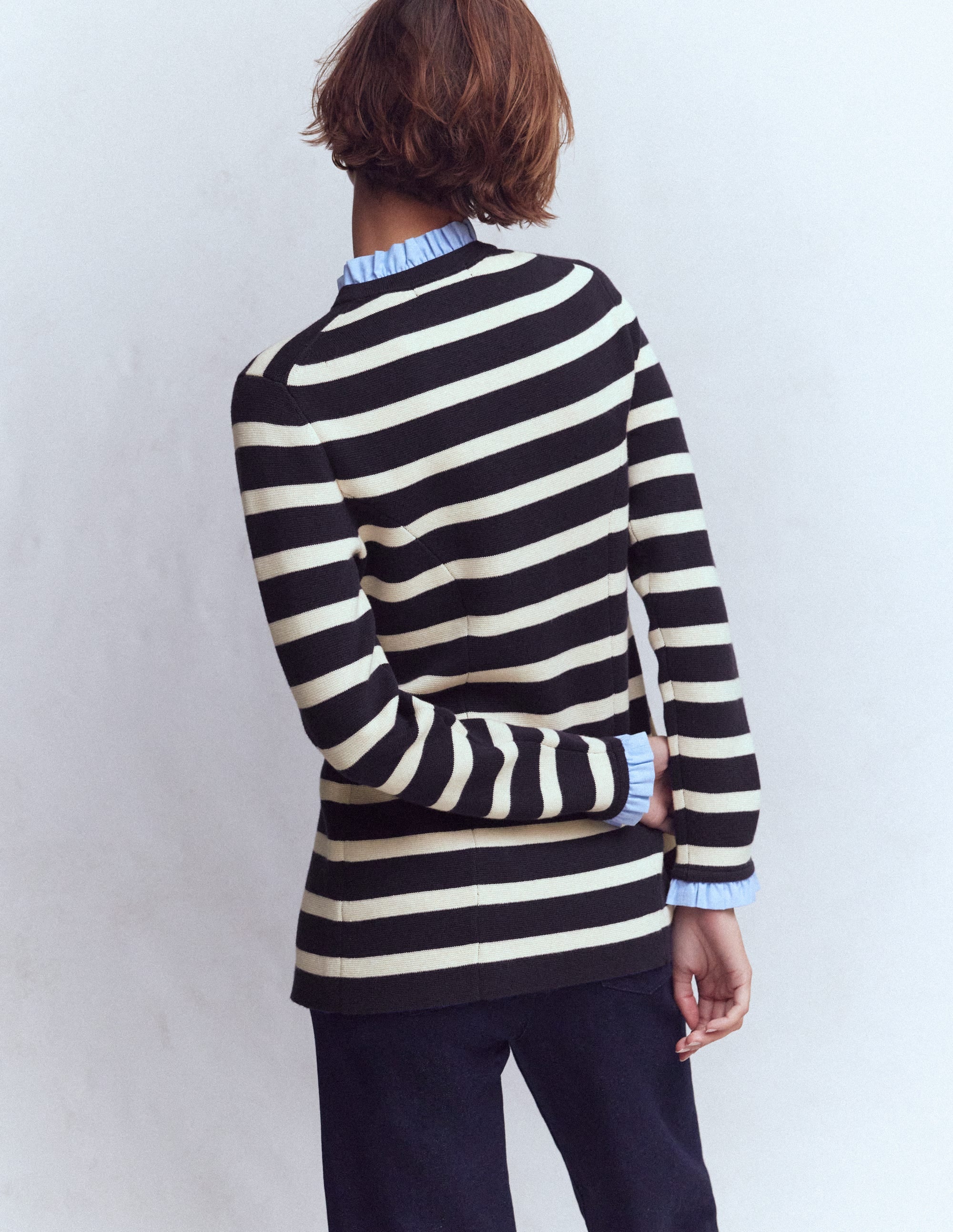 Joanna Taillierte Strickjacke-Marineblau/Warmes Naturweiß Streifen - Image 3