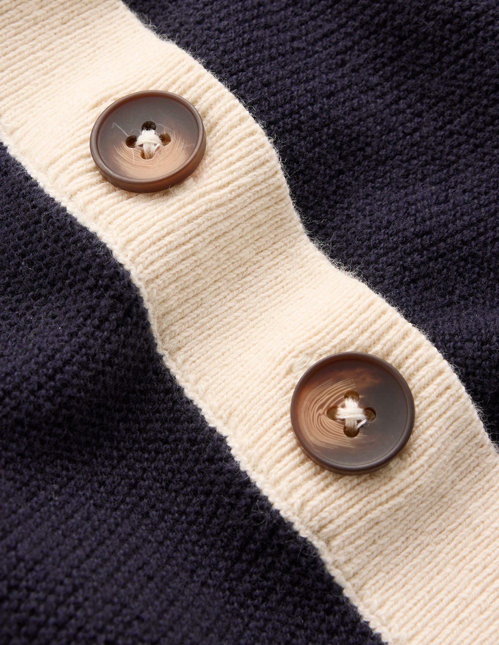 Grace T-Shirt in Blockfarben-Marineblau - Image 7