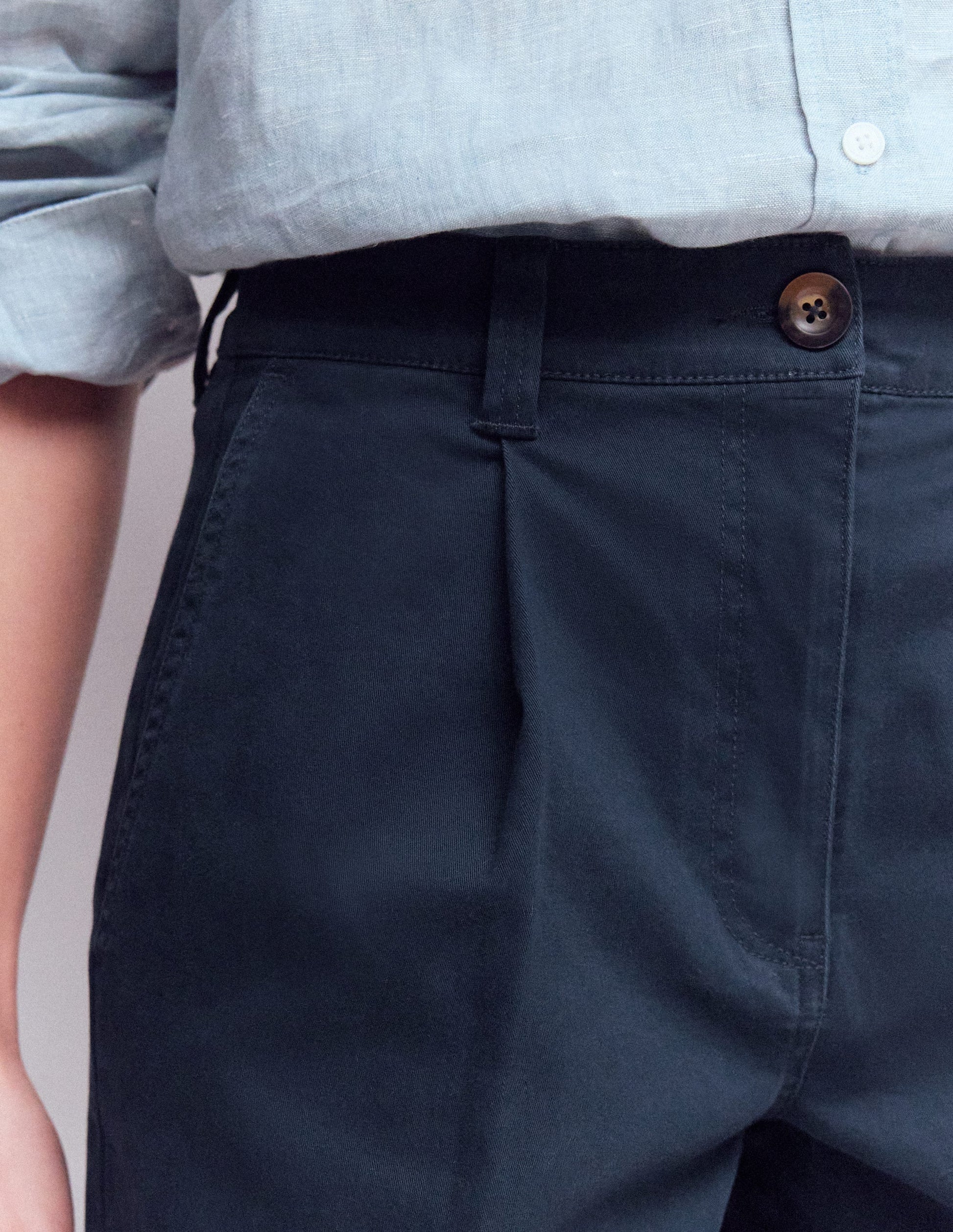 Chinoshorts-Marineblau-2