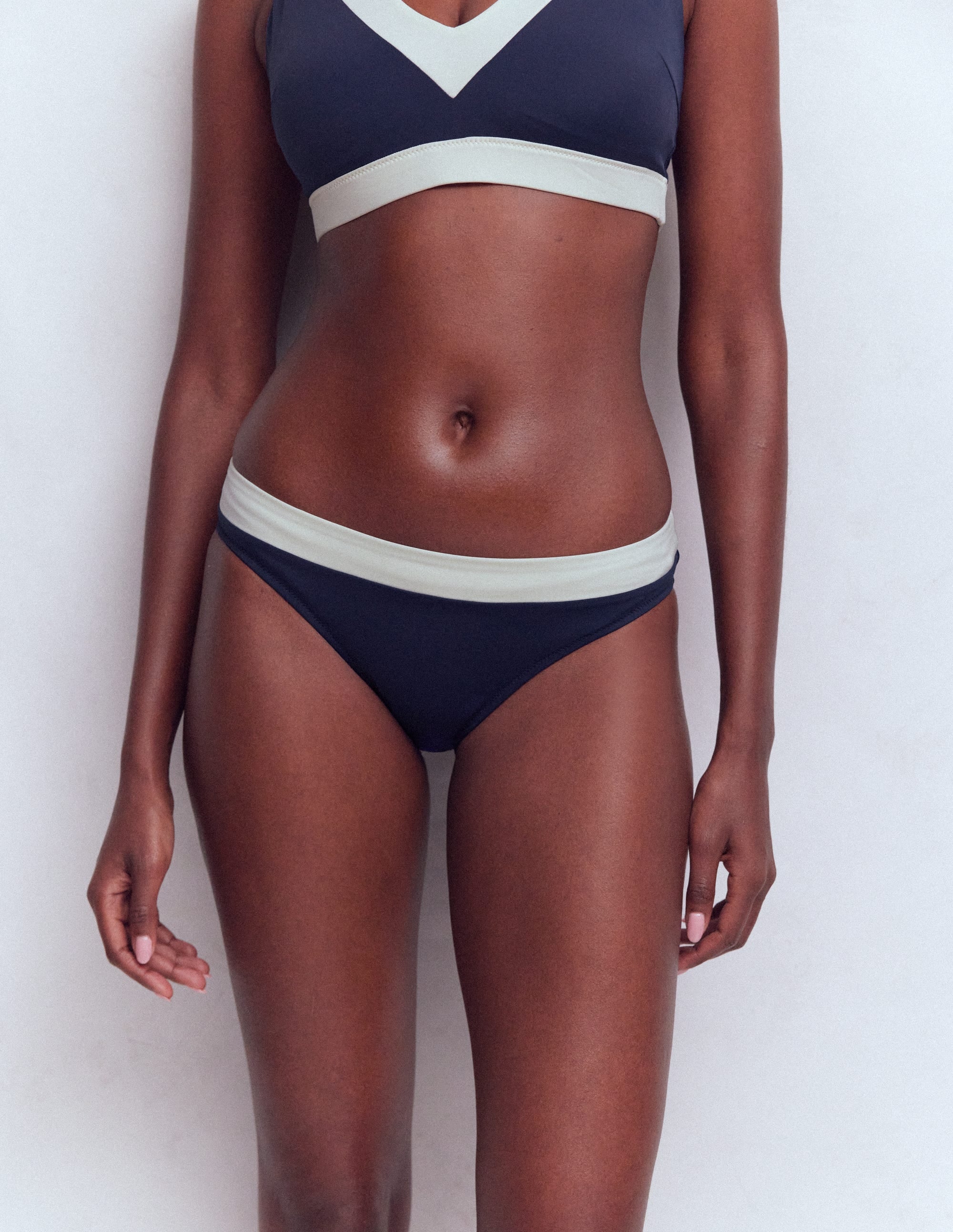 Campania Bikinihose-Marineblau, Naturweiß Blockfarben - Image 4