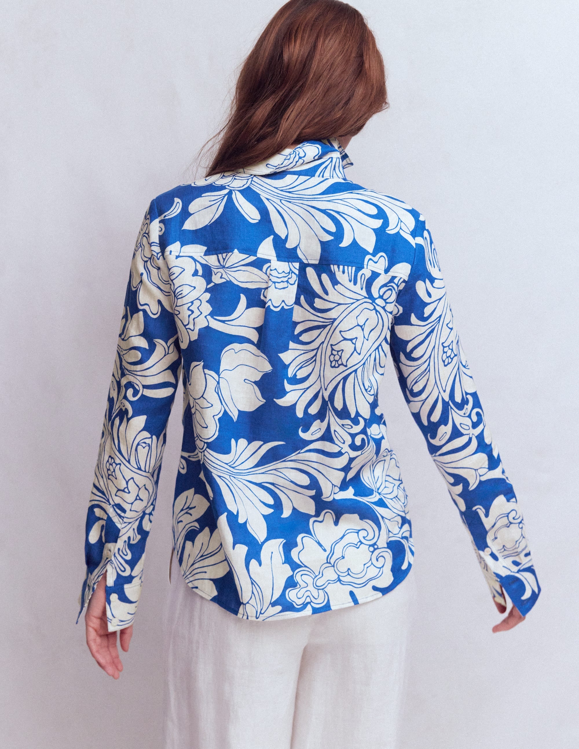 Sienna Leinenhemd-Blau, Botanisches Muster - Image 3
